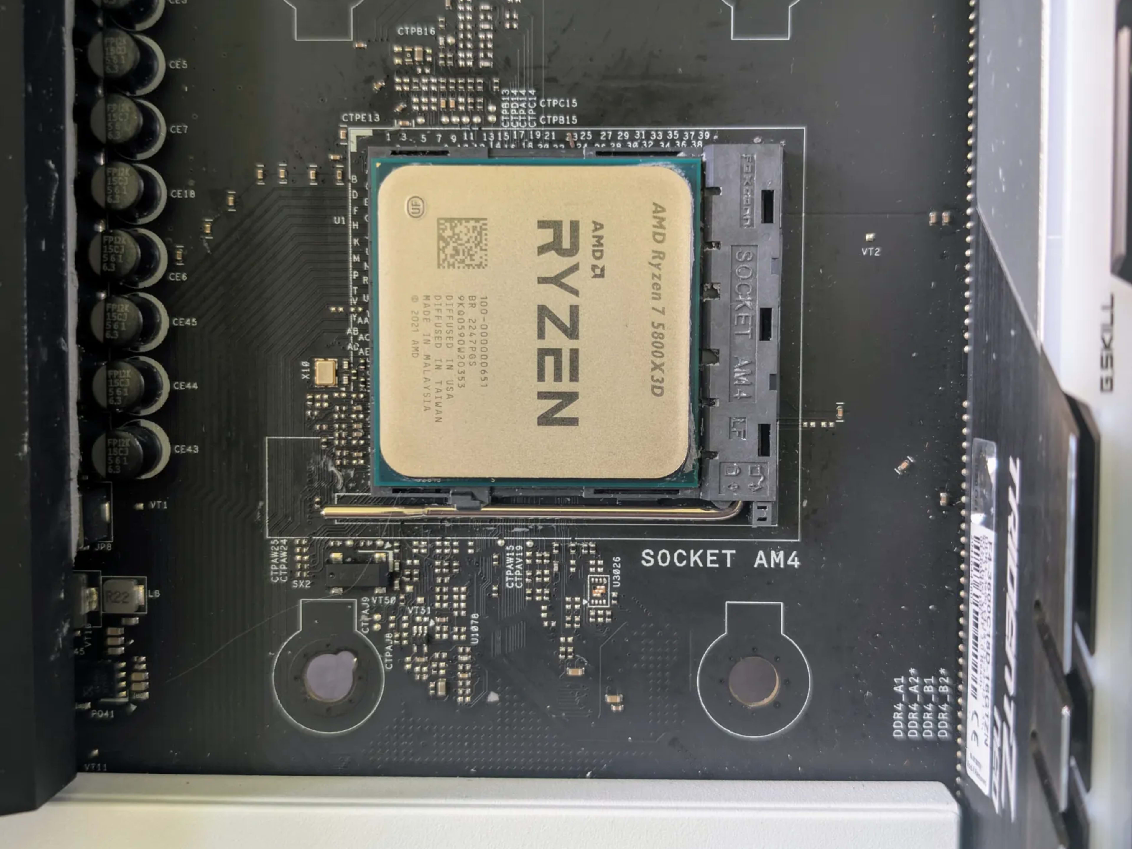 CPU B550      5800X3D     Corsair DDR4 32G Compatible motherboards with CORSAIR Vengeance RGB RS 32GB