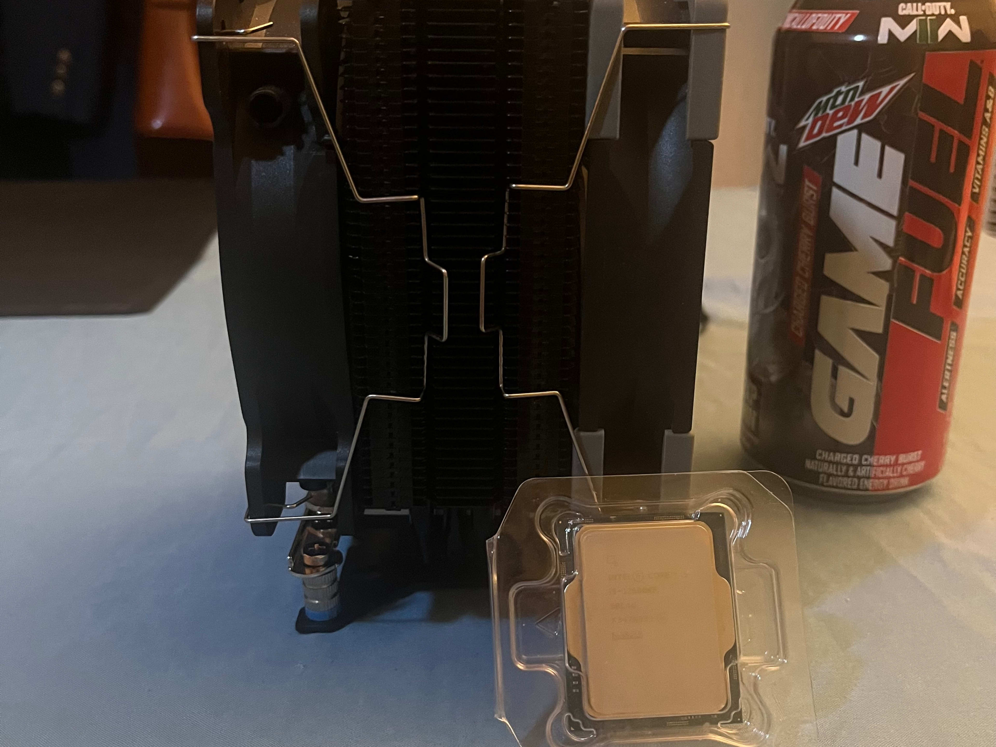 Core i5-12600KFとCPUクーラー Intel Core i5-12600KF with CPU cooler | Jawa