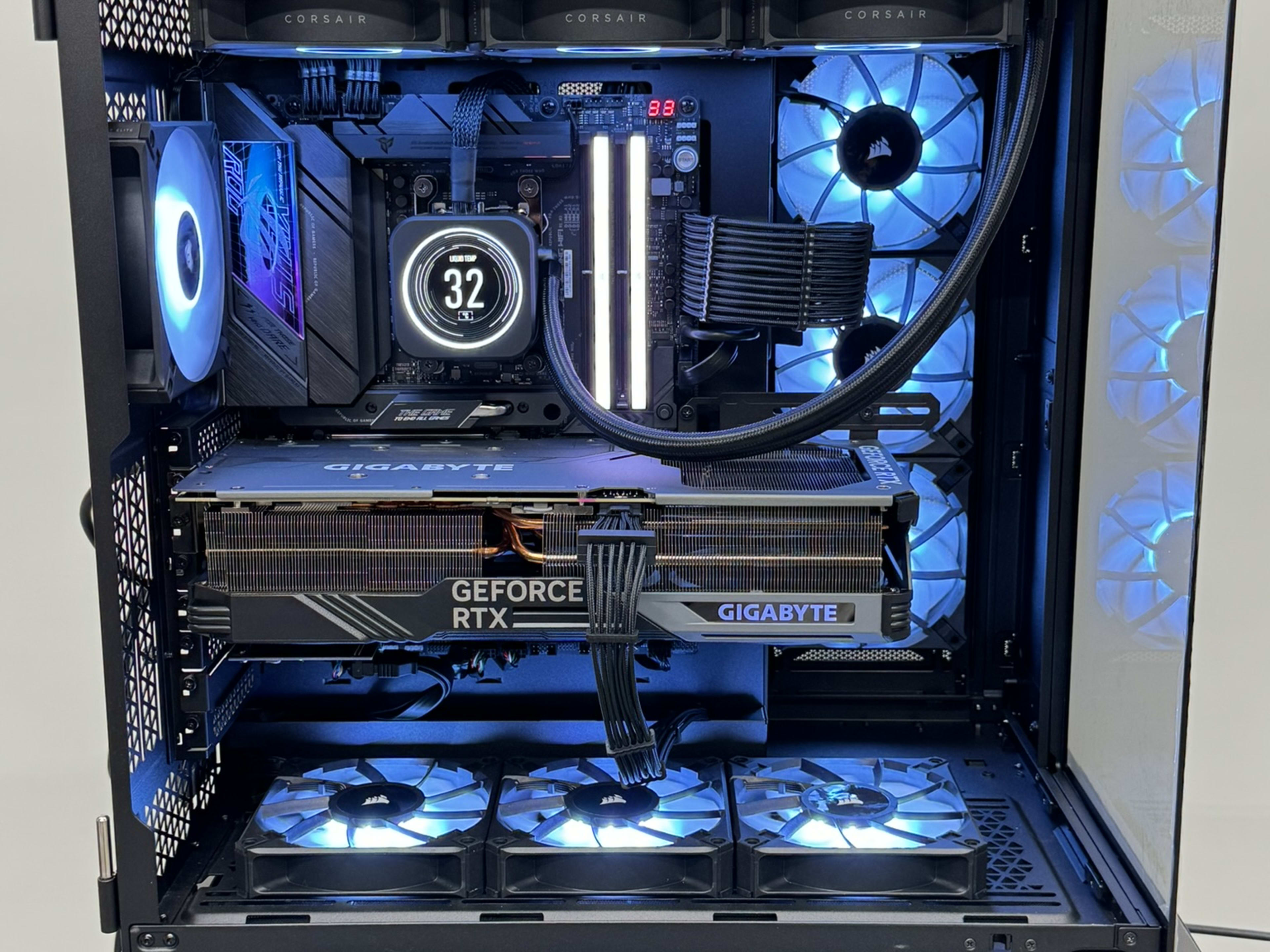 Corsair Pro Gaming PC | RTX 4090, Ryzen 7 7800X3D, 32GB DDR5