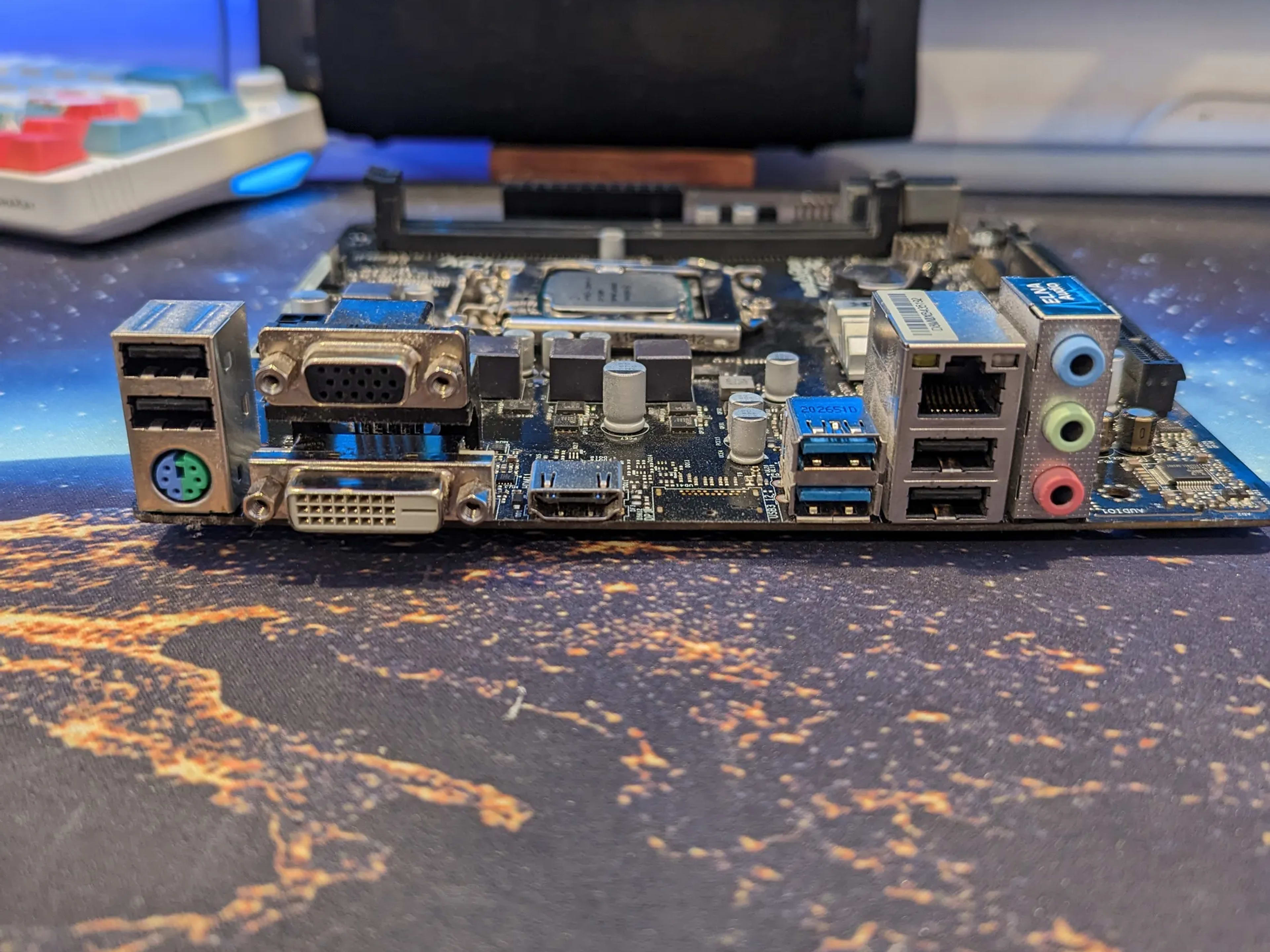 Core i3 9100F組込み済みのH310CM-HDV/M.2 ASRock > H310CM-HDV/M.2