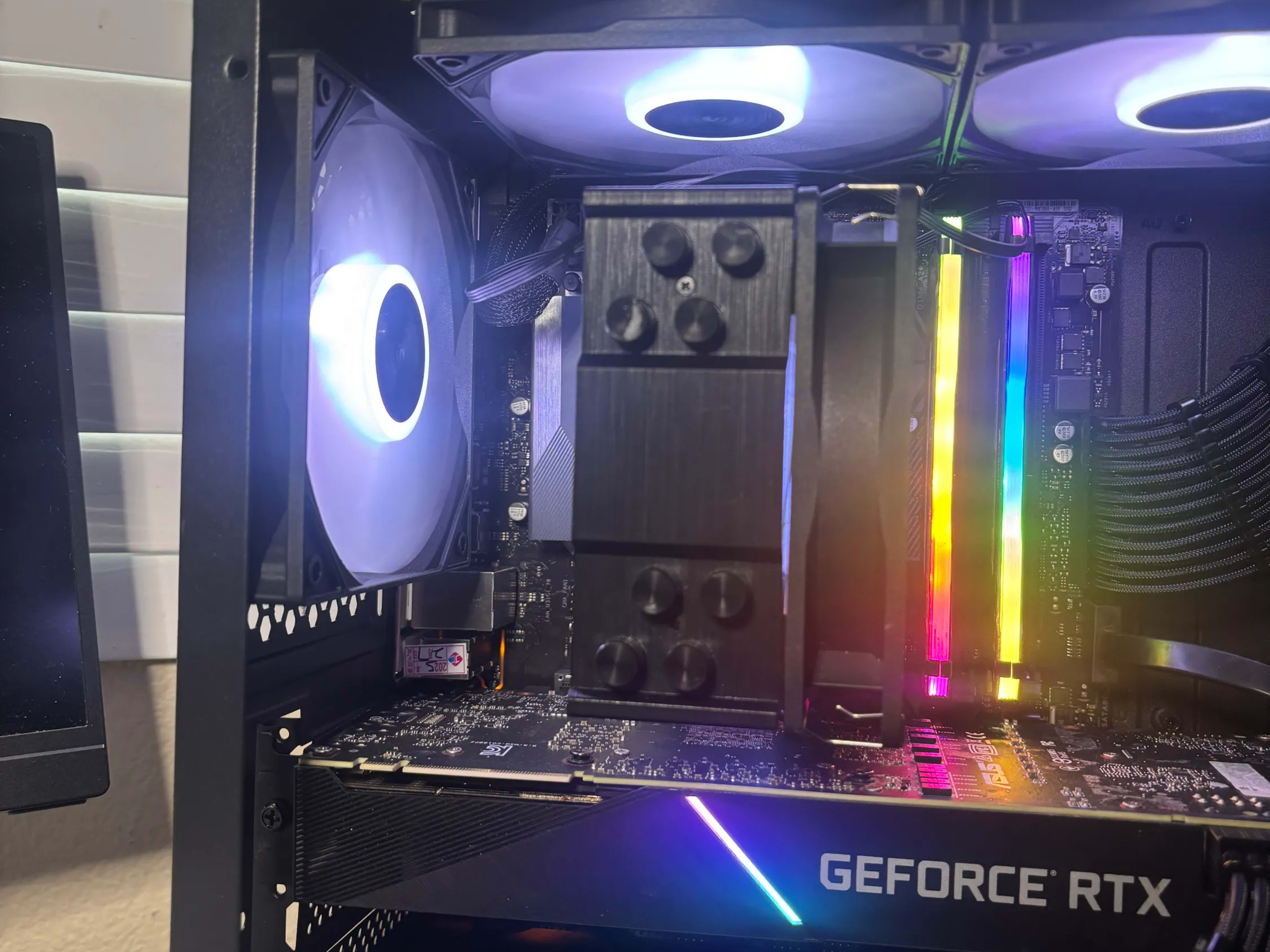 美品i7 9700K超/rtx2080/office/950W/32GB/SSD iBUYPOWER Gaming Desktop Intel Core i7 9700K 16GB Memory
