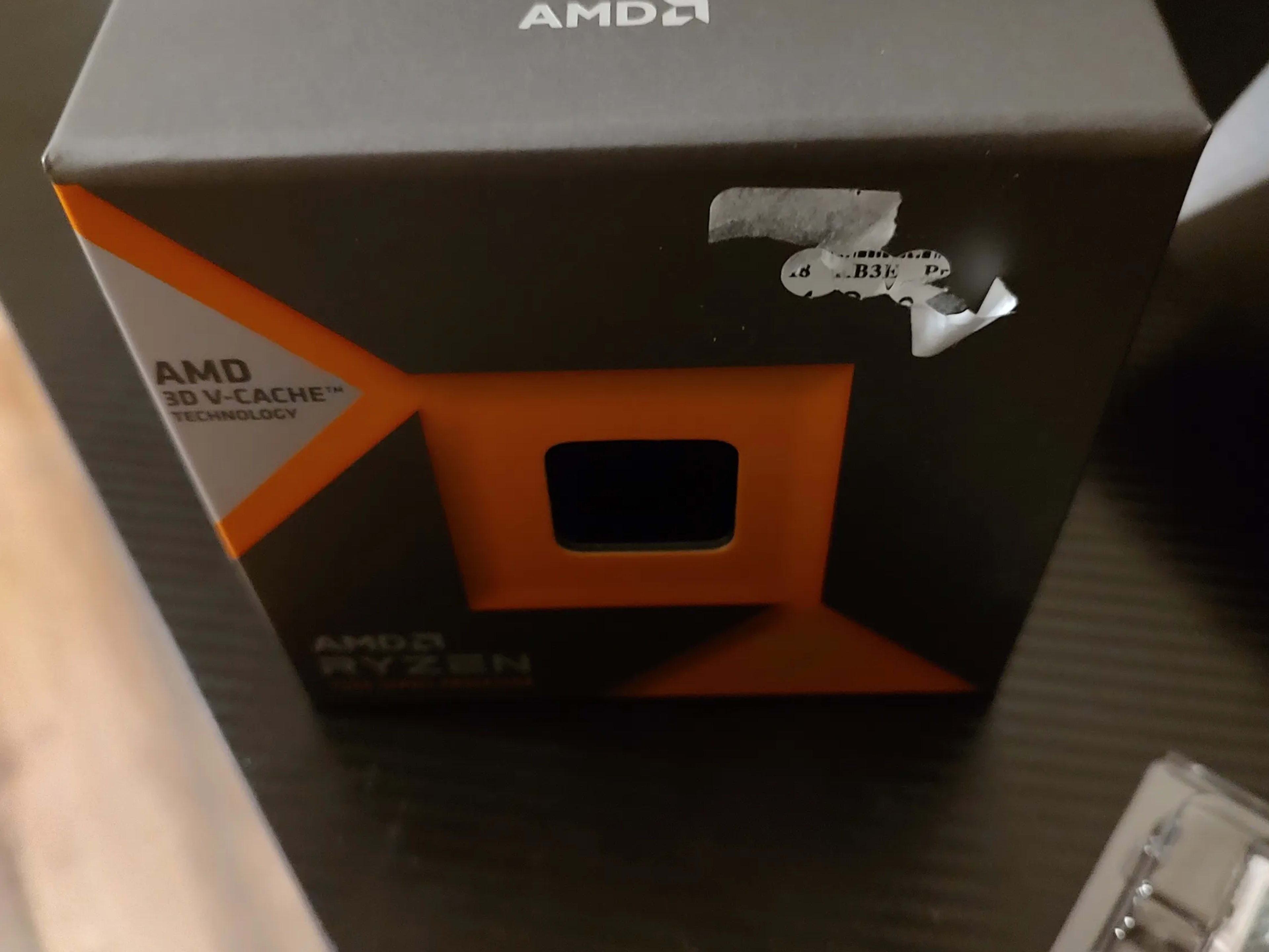 AMD Ryzen 7 7800X3D CPUと元箱 AMD Ryzen 7 7800X3D CPUと元箱 AMD Ryzen 7 7800X3D BOX｜CPU
