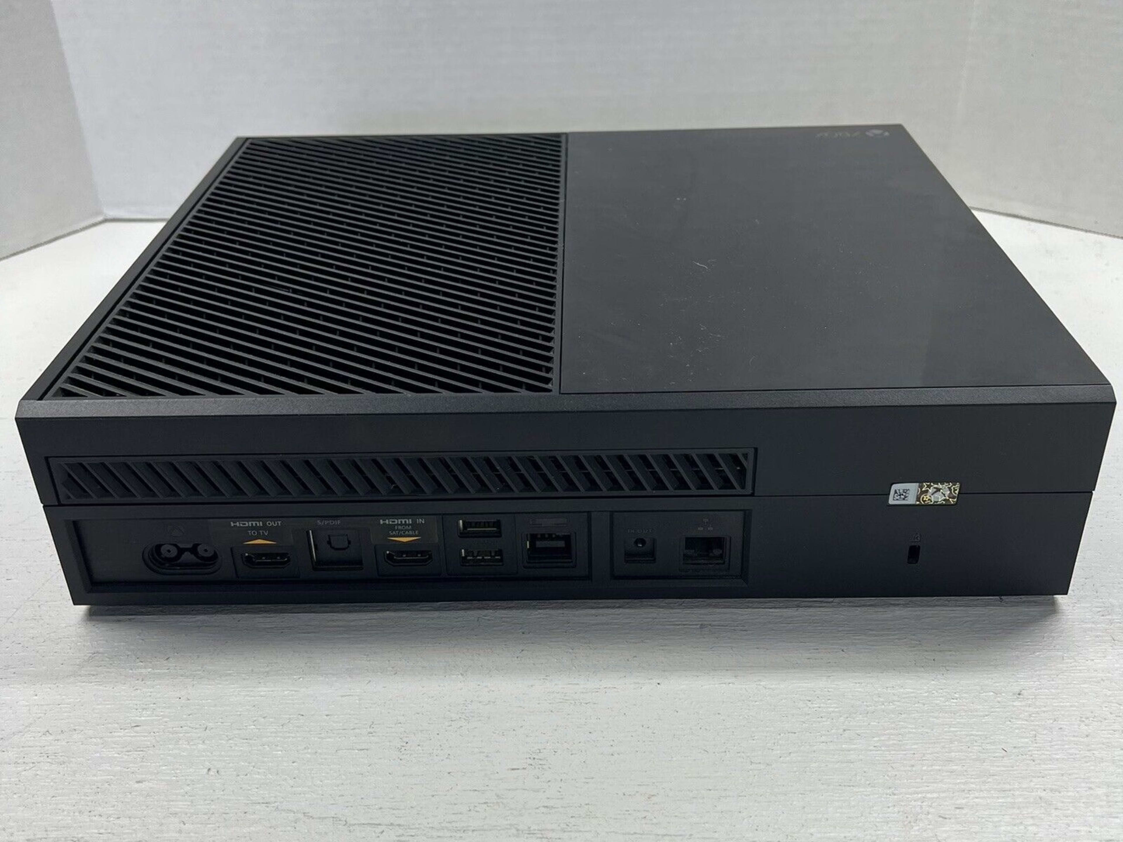Microsoft マイクロソフト/Xbox One 本体/Model 1540 5C5-00019/071046343048/Bランク/77【中古】 Microsoft XBOX ONE Model 1540 Console w/ Power Cord Disc