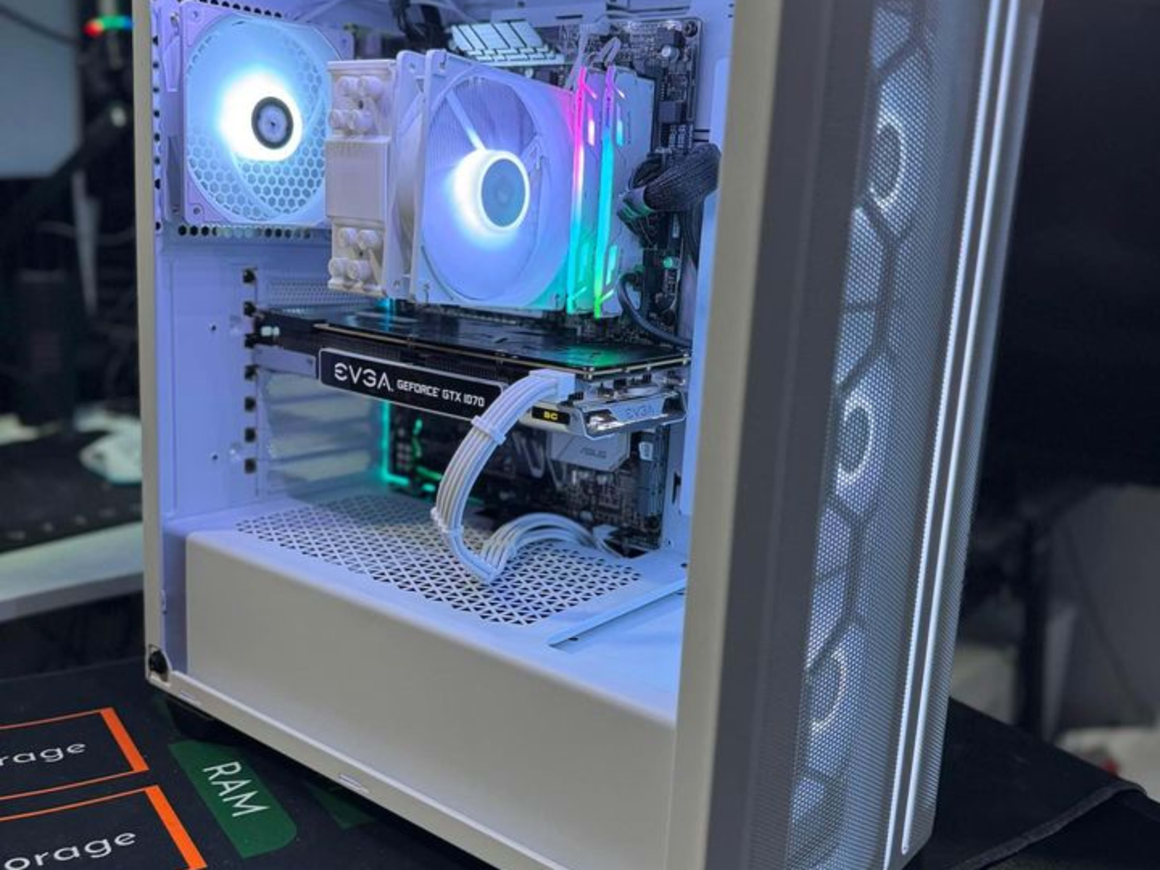 All white RGB Gaming PC - Ryzen 5 2600X - GTX 1070 - 32GB