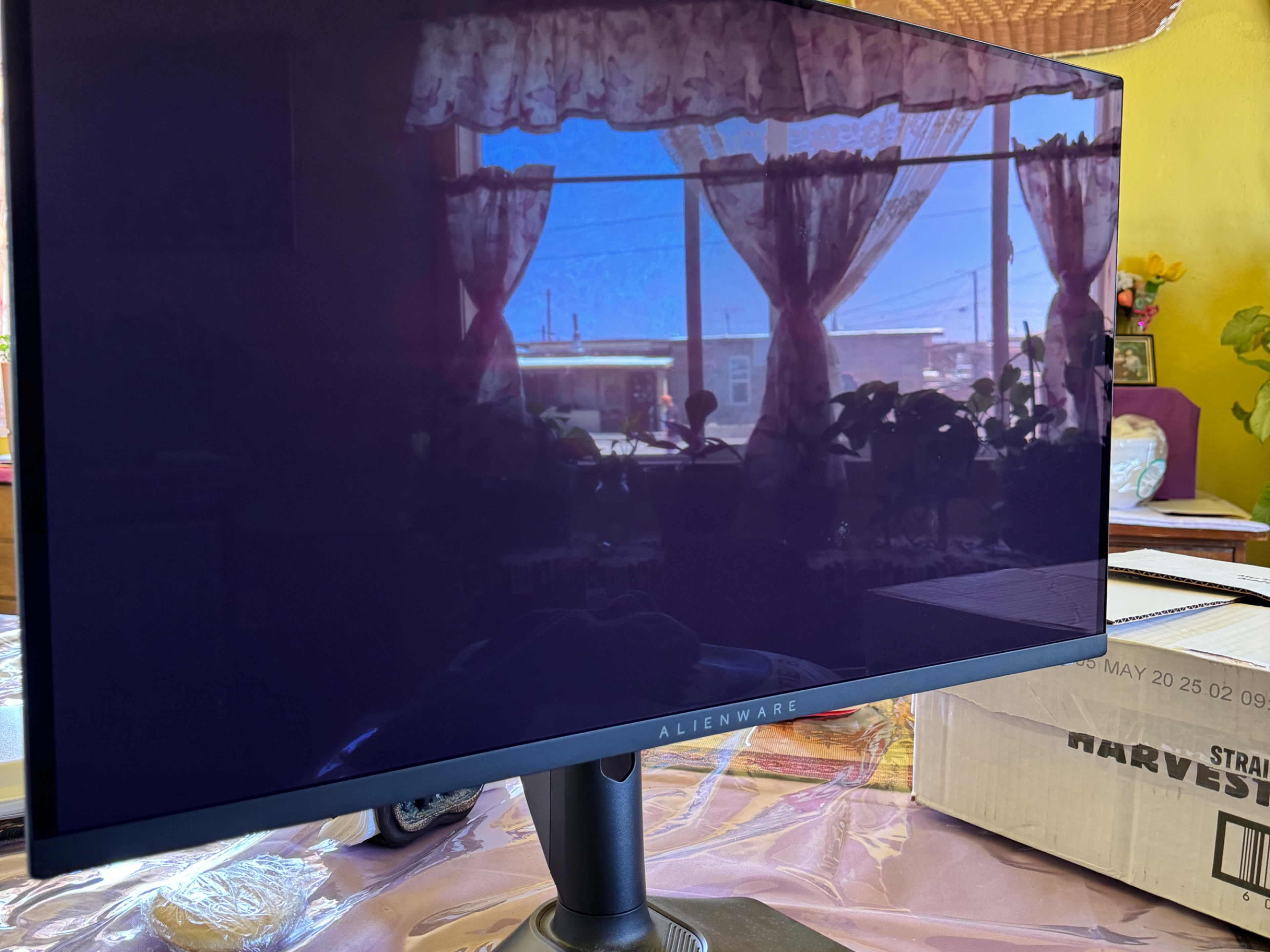 Alienware 26.7インチ QHD QD-OLED モニター