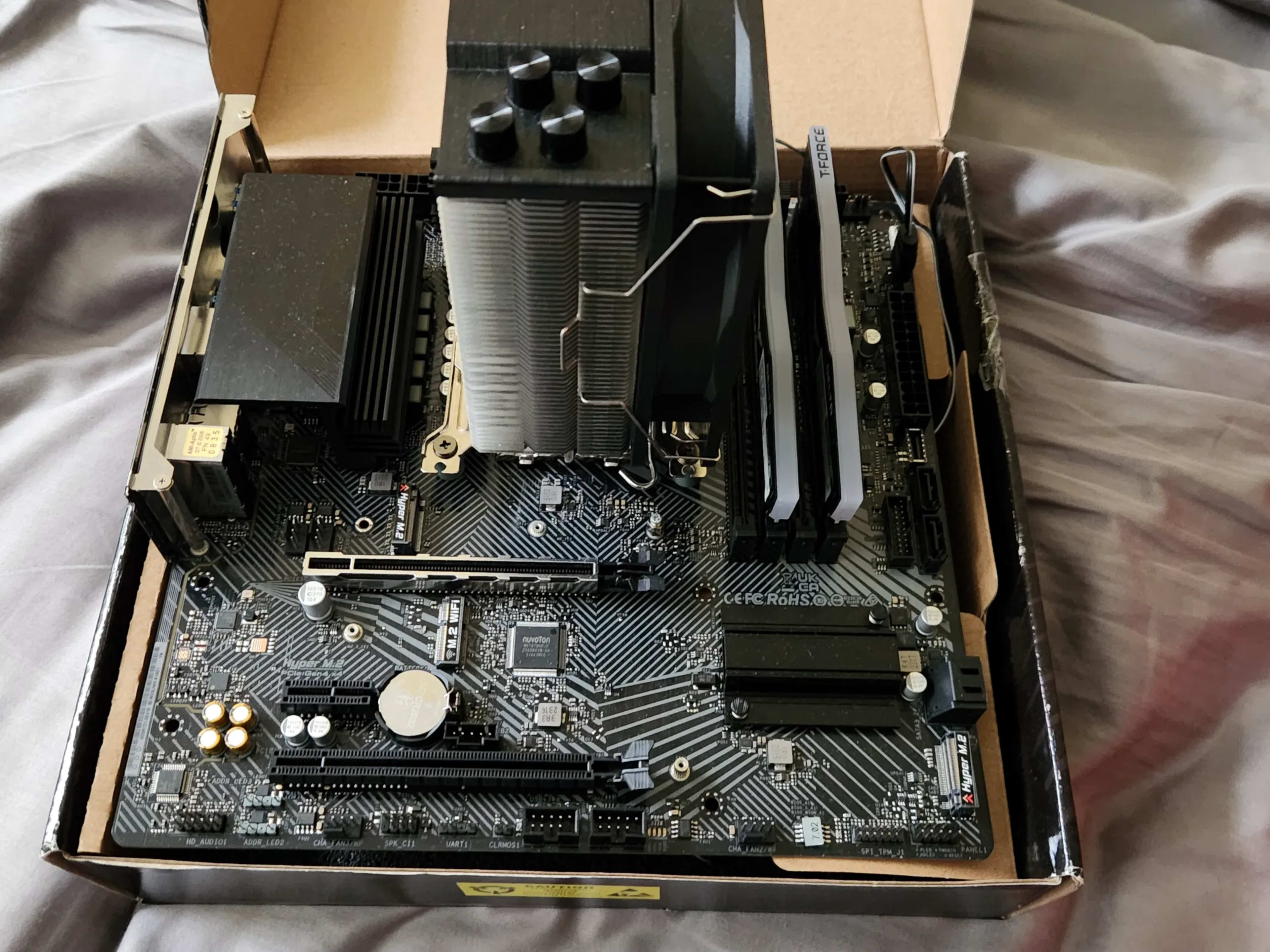 ryzen7 5800x MSI B550 DDR4-3600MHz16×2 Amazon.com: MSI MPG B550 GAMING PLUS Gaming Motherboard (AMD