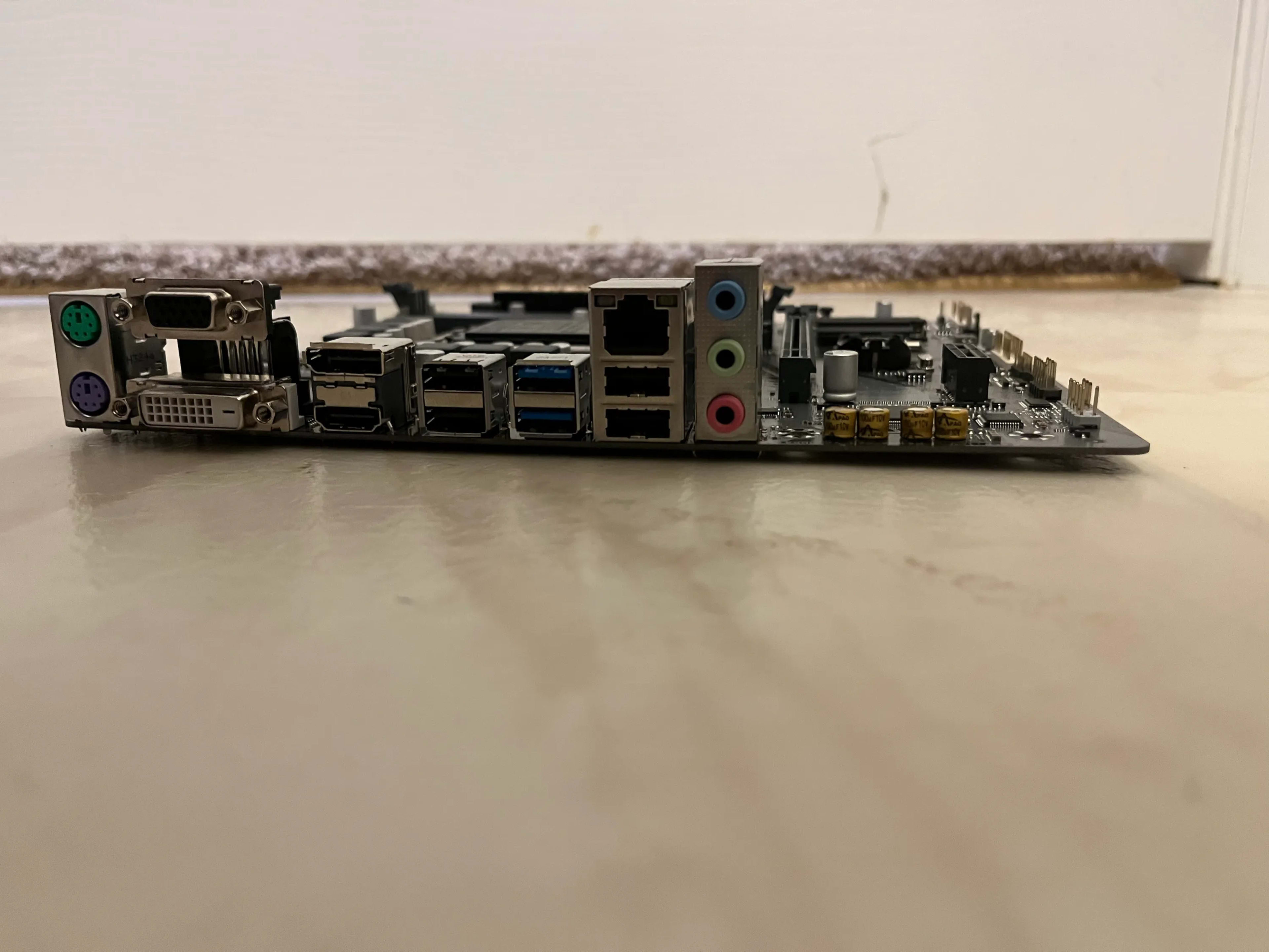 【めい】GIGABYTE H610M S2H V2 DDR4 マザーボード H610M S2H V2 (rev. 1.0) Key Features | Motherboard