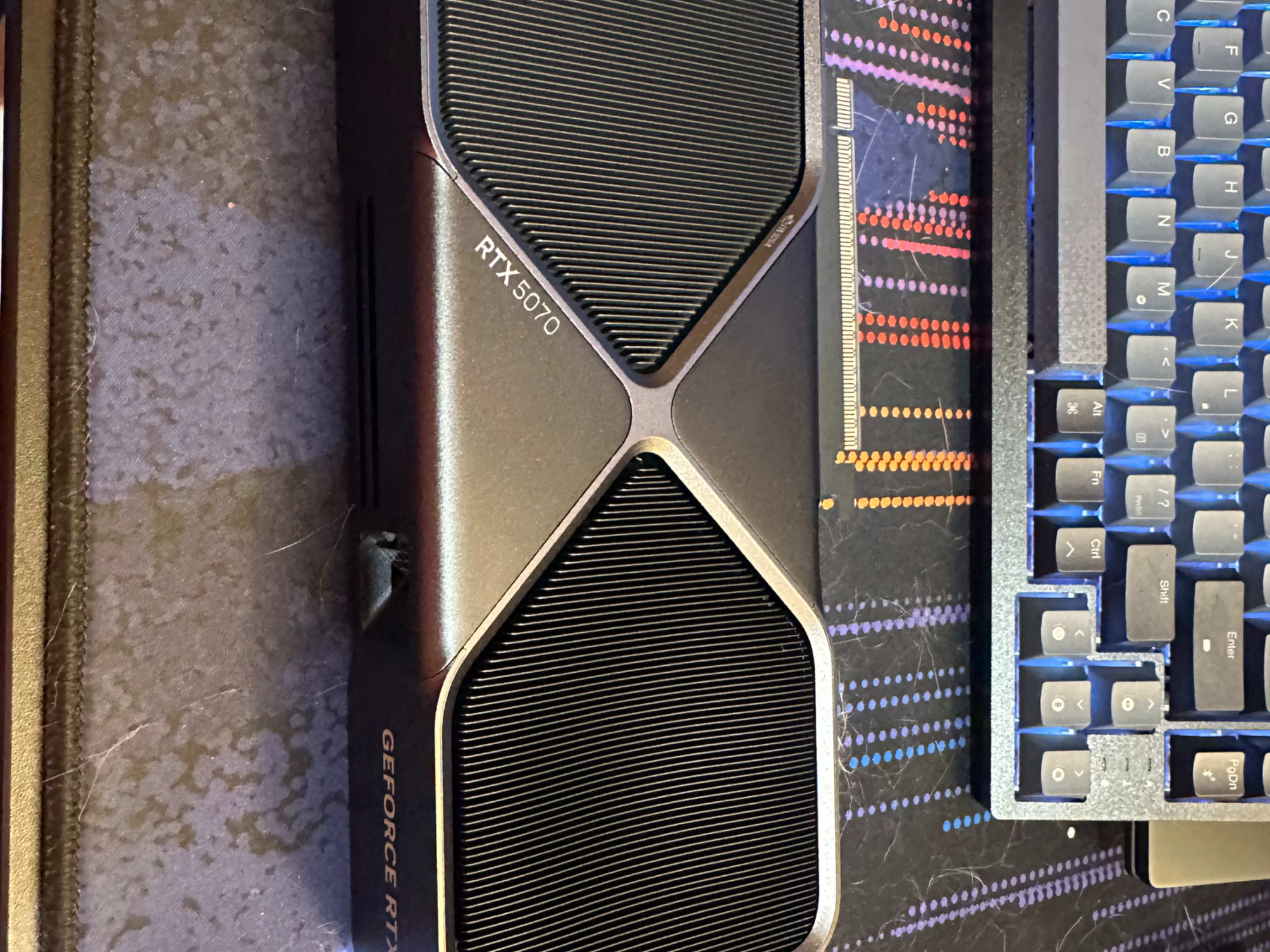 Jun「新品未使用品]RTX 5070 Founders Edition width=1280,quality=90,format=