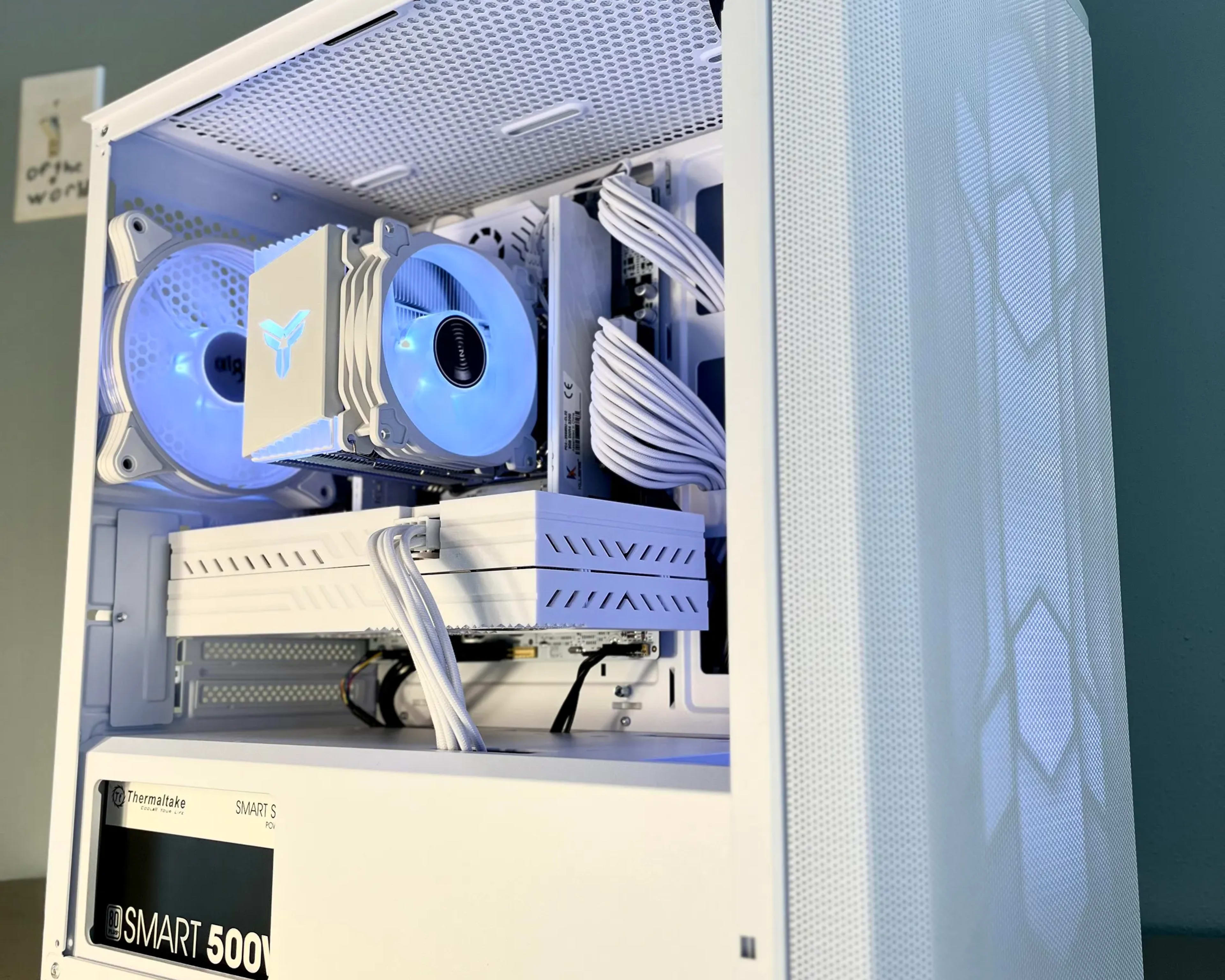 ⚪⚪ White Gaming PC⚪AMD RX 580 8GB⚪Intel i7 5930k⚪16GB DDR4⚪500GB NVME