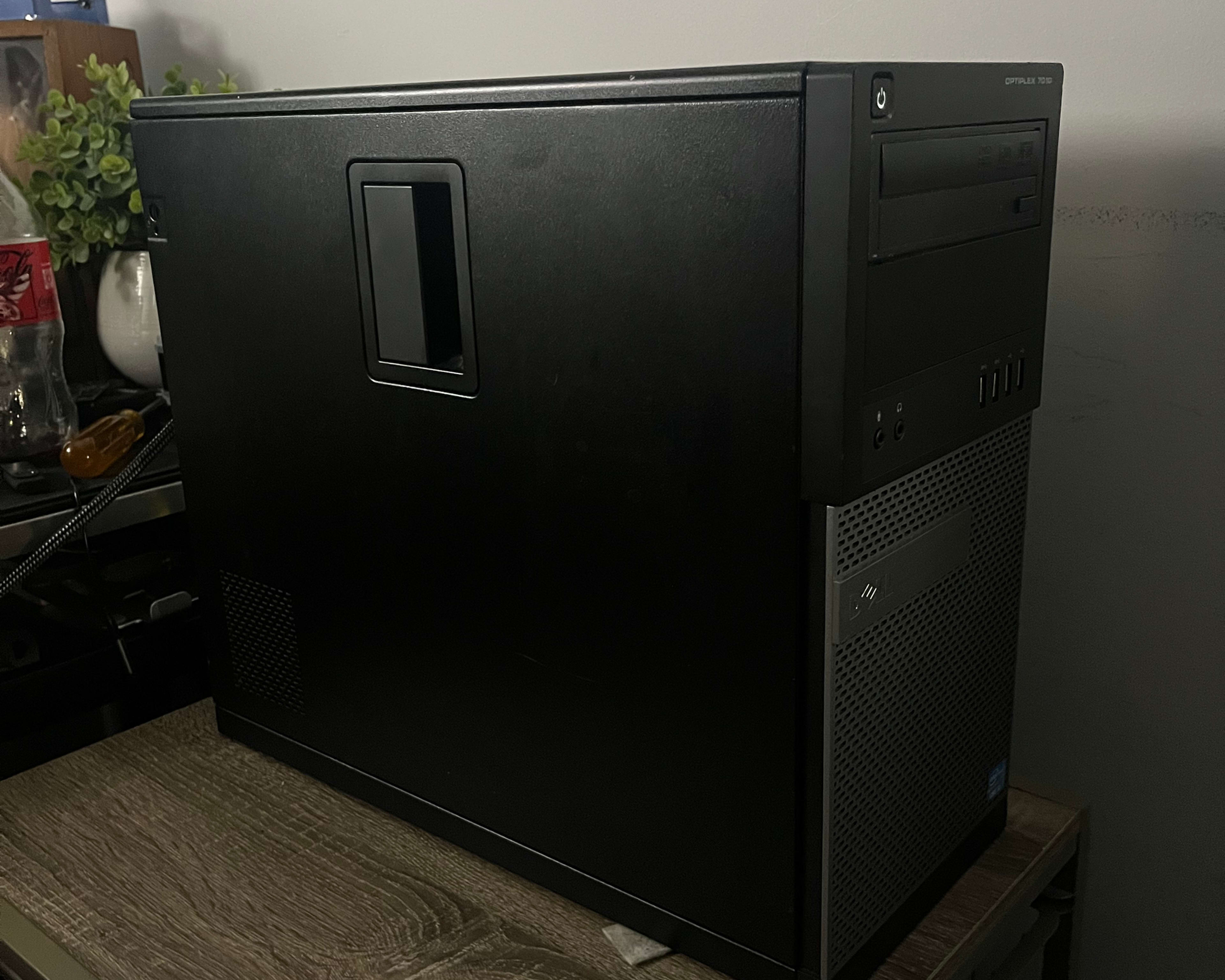 Dell Optiplex 7010 with an Nvidia Gtx960 (4gb) windows 10 fully activated.