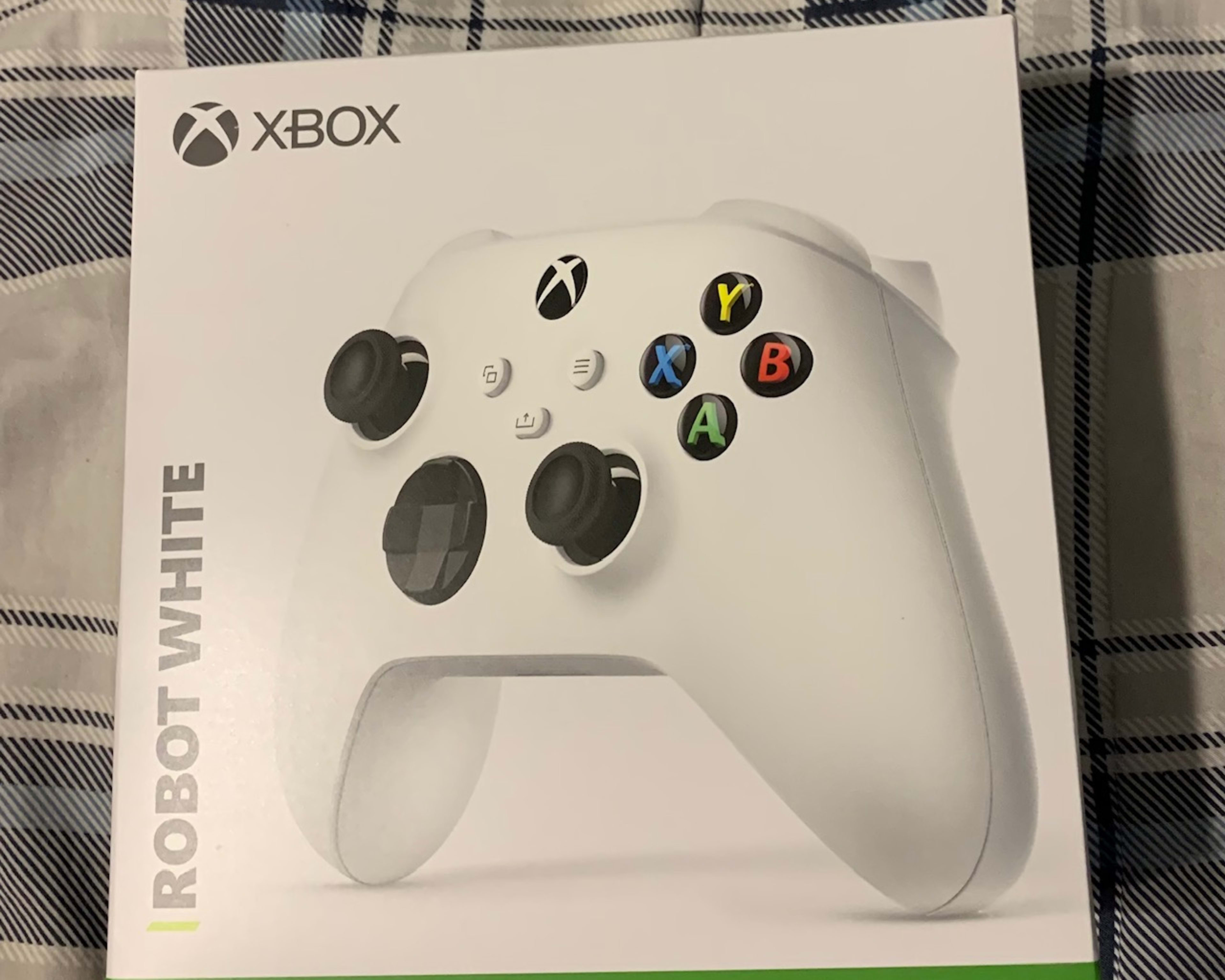 xbox series x/s/one/pc controller in robot white (new and sealed)