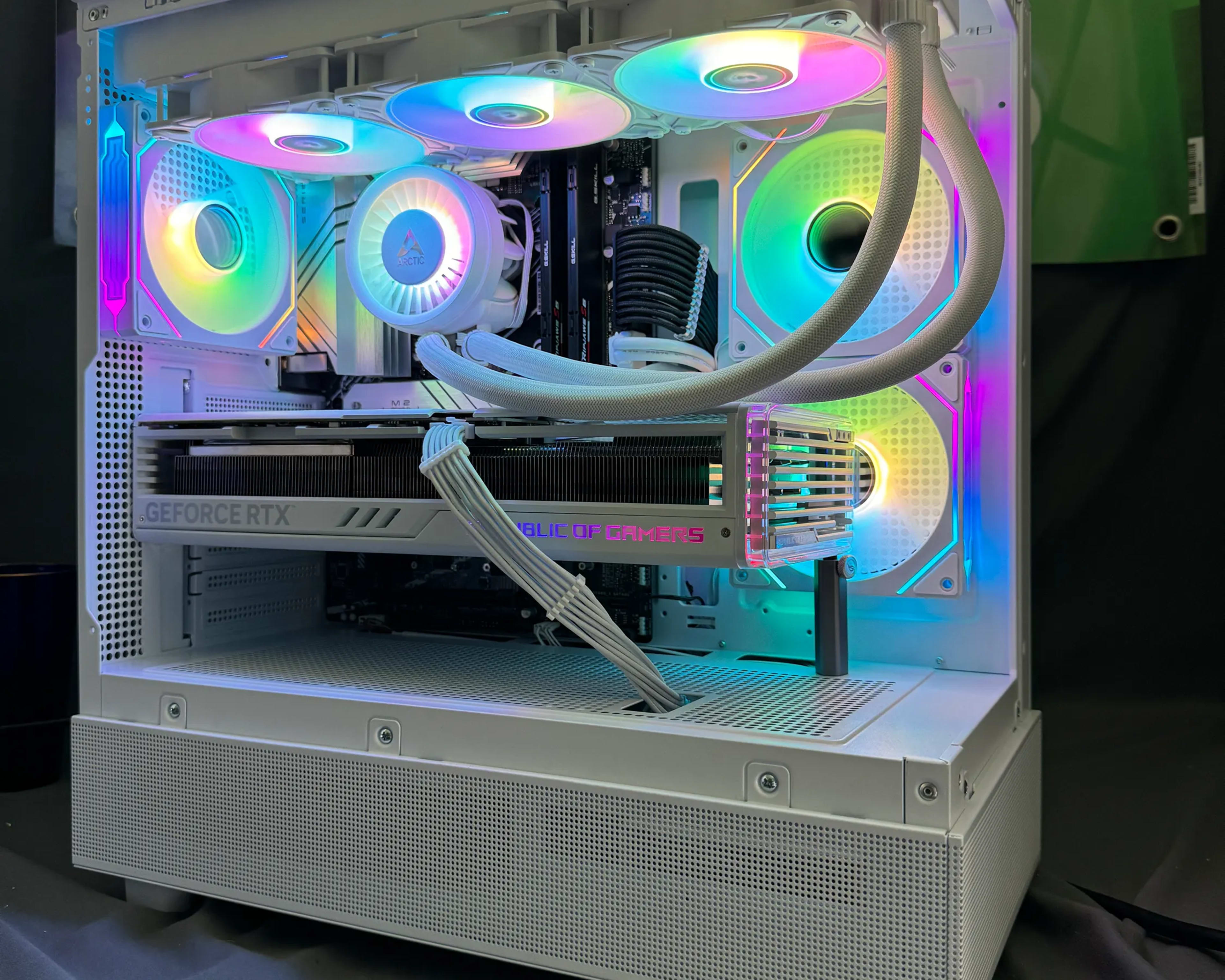 RTX 4090 Whiteout Gaming PC