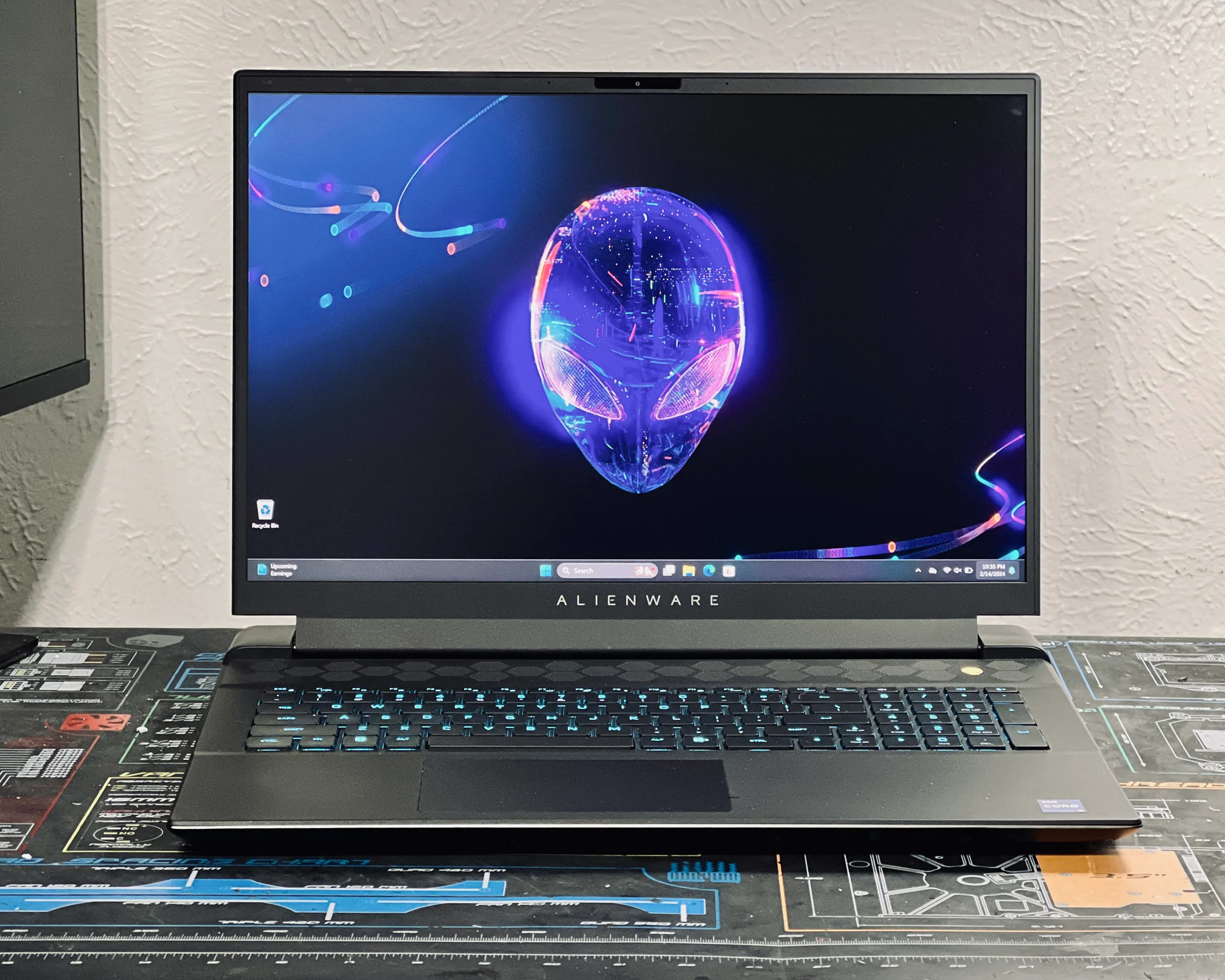 Alienware M18 R1 Gaming Laptop - i9 13900HX, RTX 4080, 32GB DDR5, 3TB NVMe