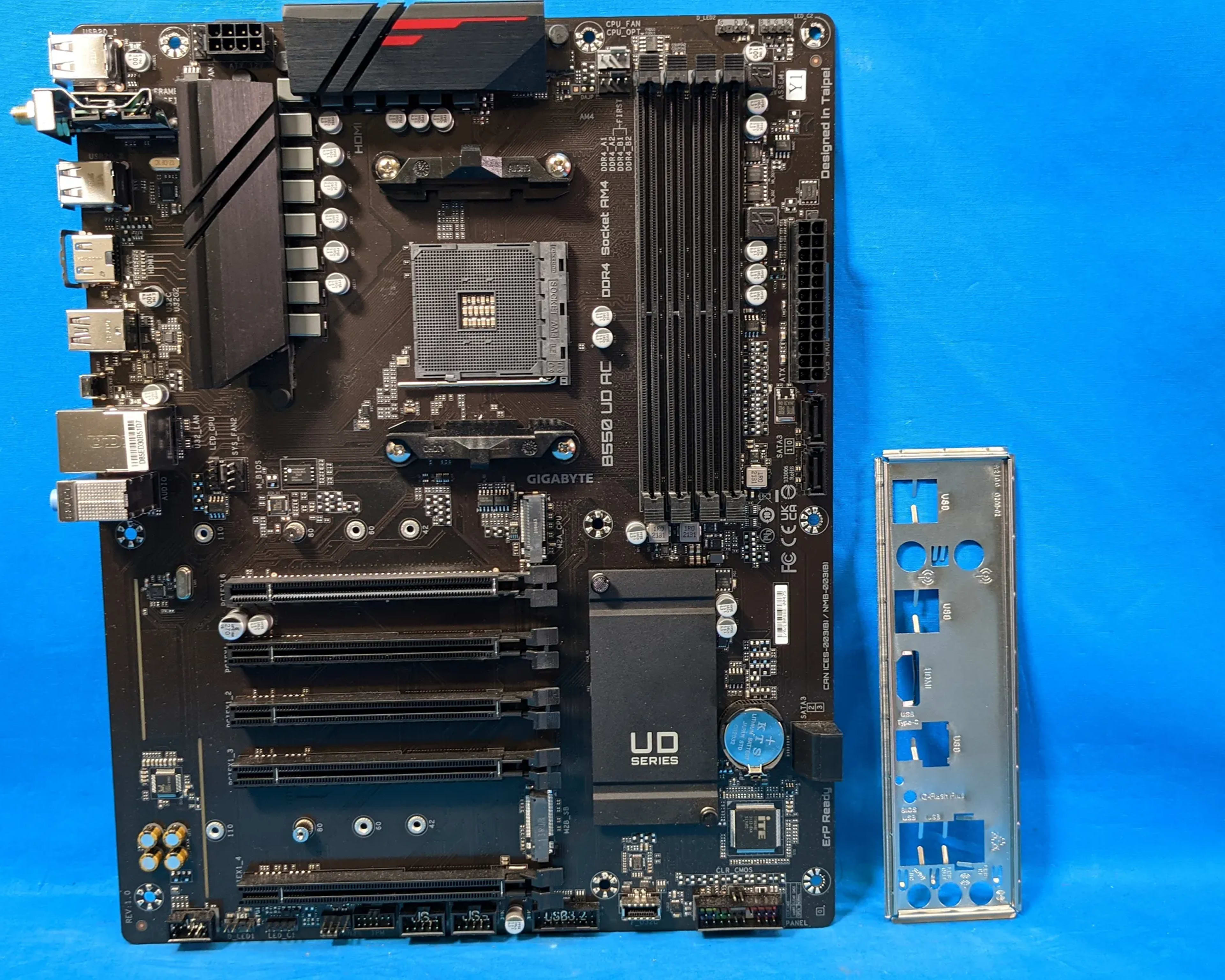 Gigabyte B550 UD AC AMD Socket AM4 DDR4 ATX PCIe 4.0 Desktop Motherboard & I/O Shield