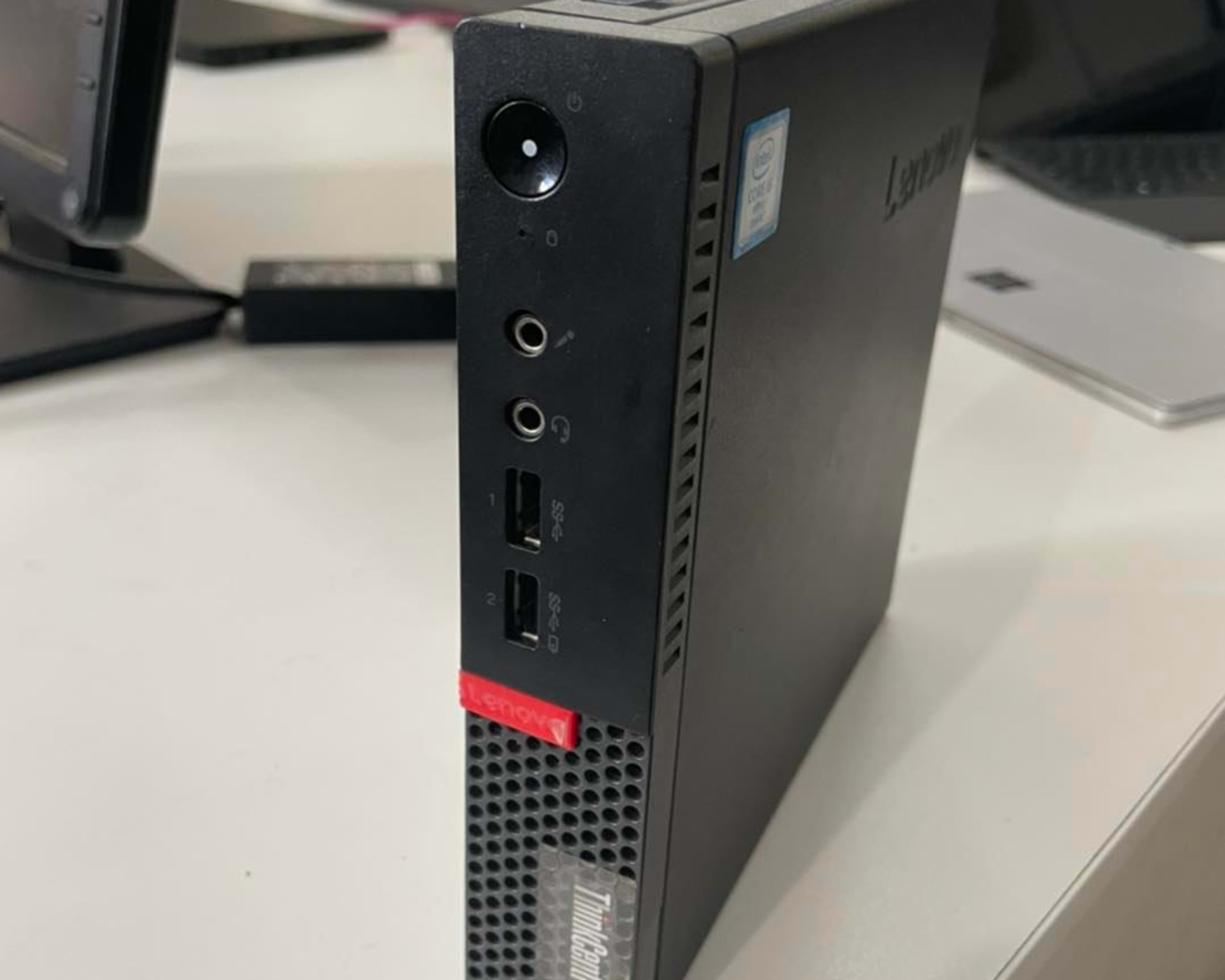 Lenovo ThinkCentre M910q Intel i5-7500t 8GB RAM 256gb SSD