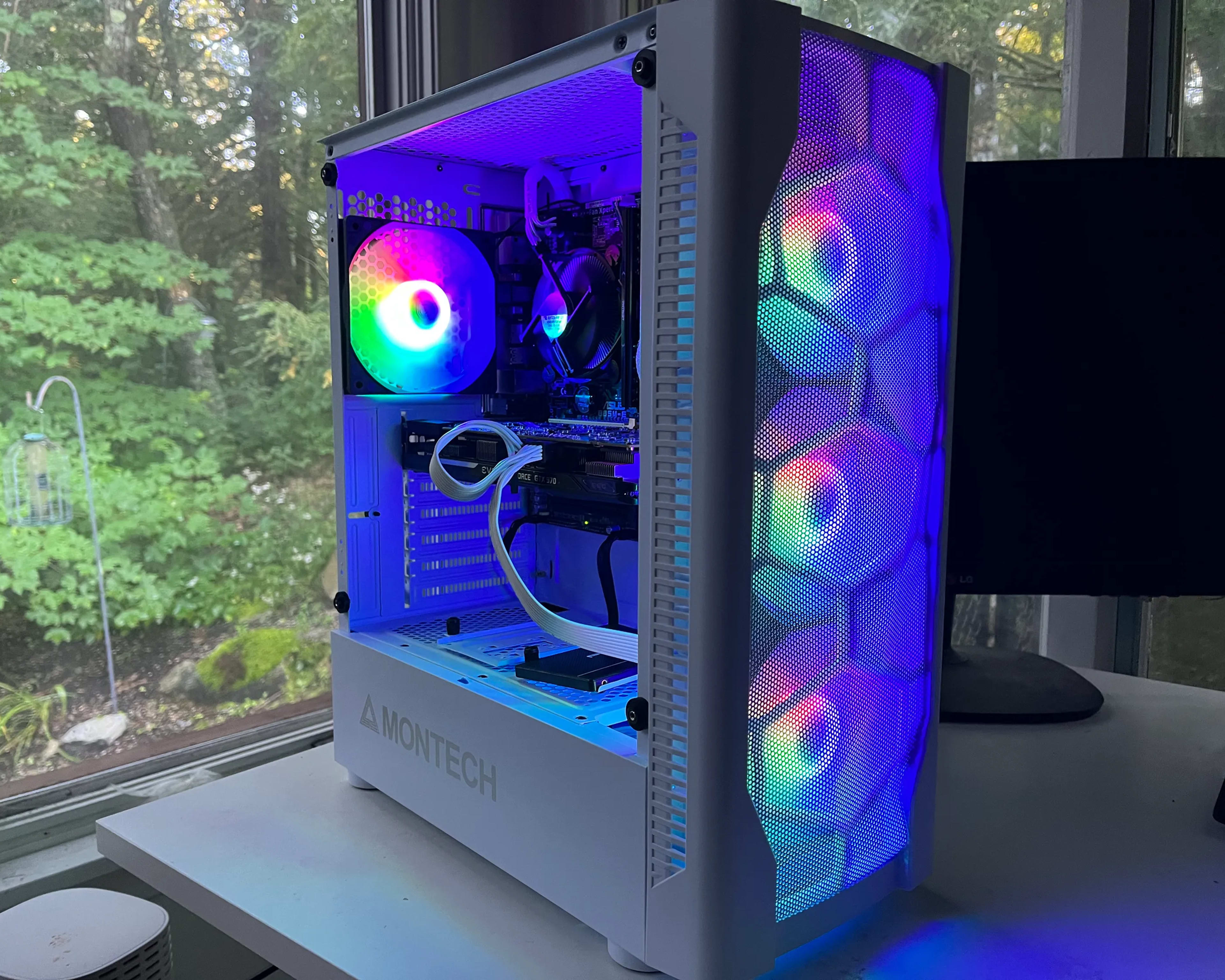 Budget White Gaming PC | Intel i5 | GTX 970 | 16GB RAM | 512GB SSD | RGB