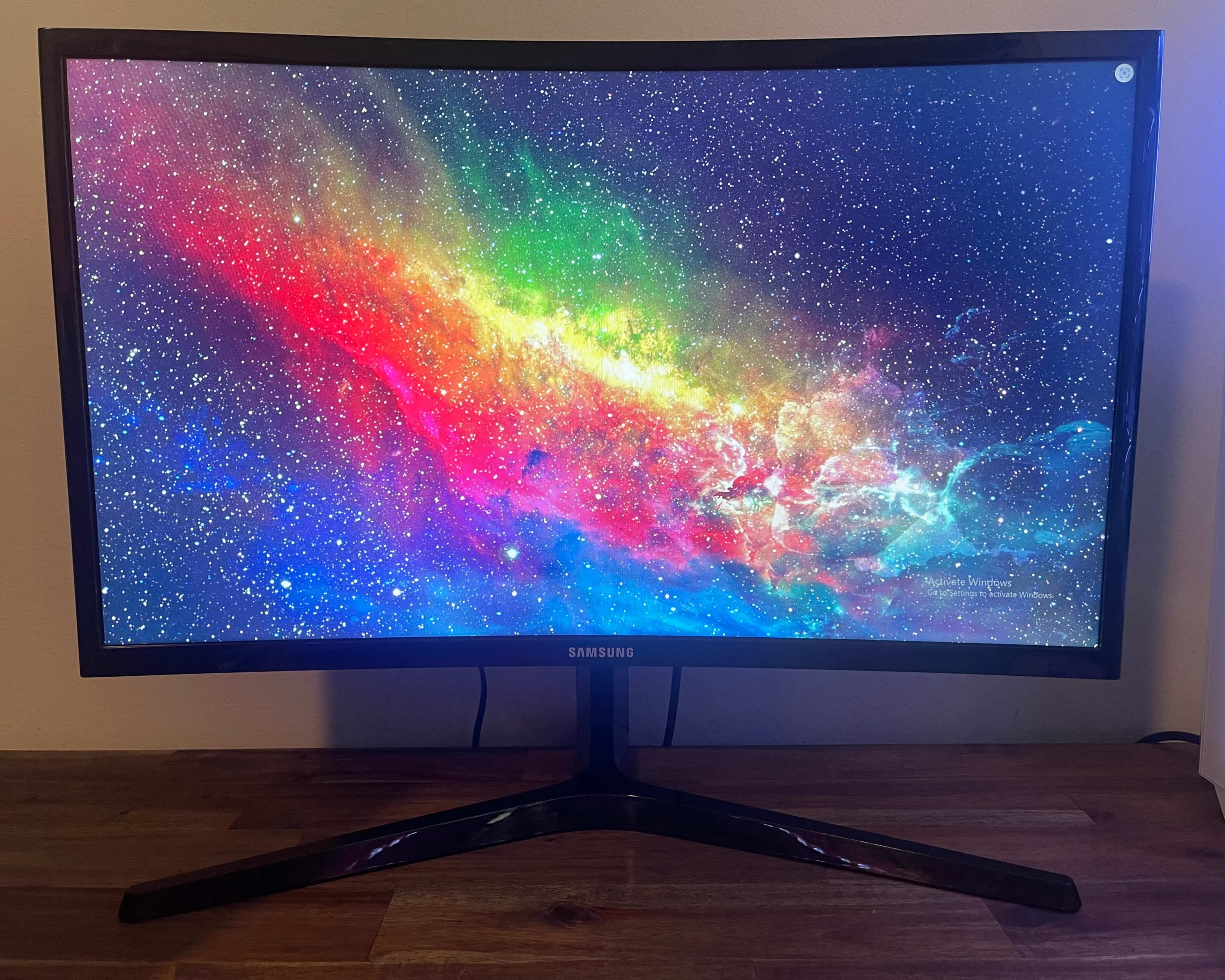 SAMSUNG 24" Curved 1080p Monitor