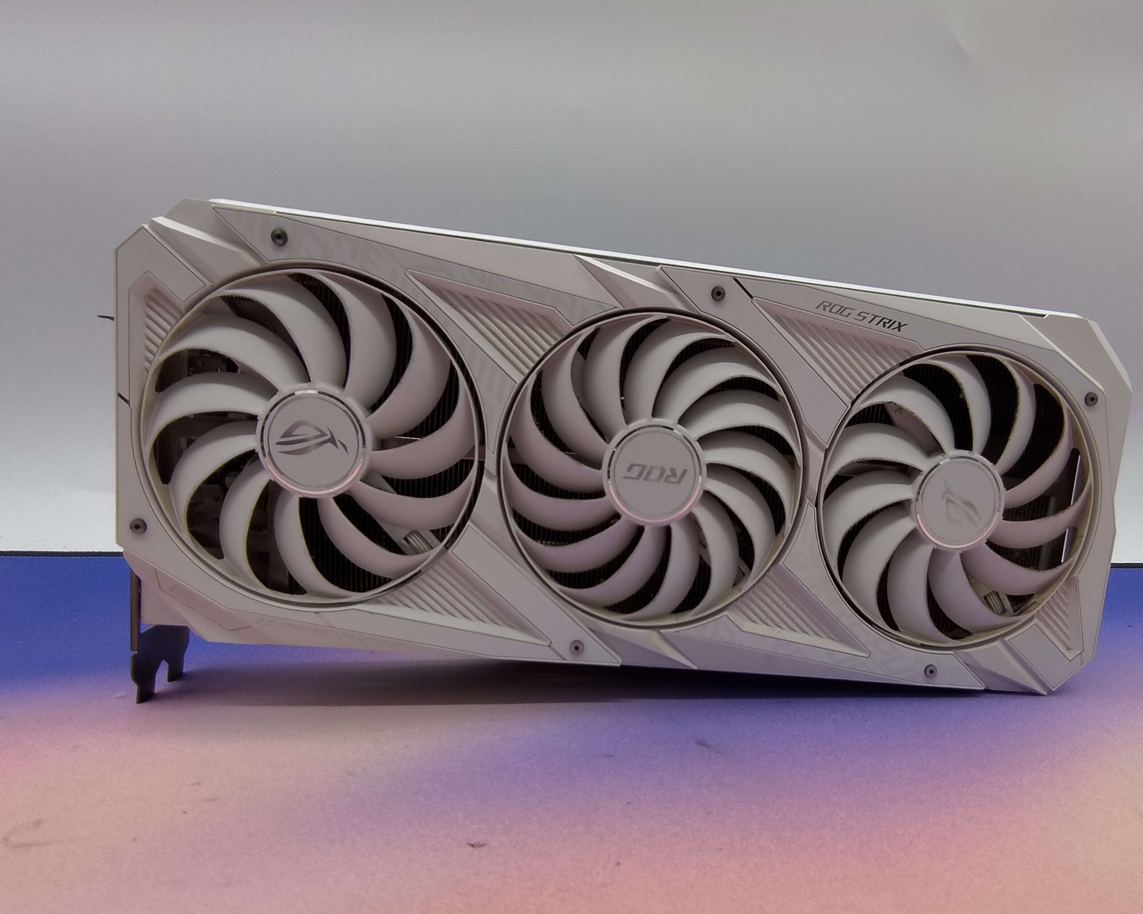 White Asus ROG Strix Gaming RTX 3090