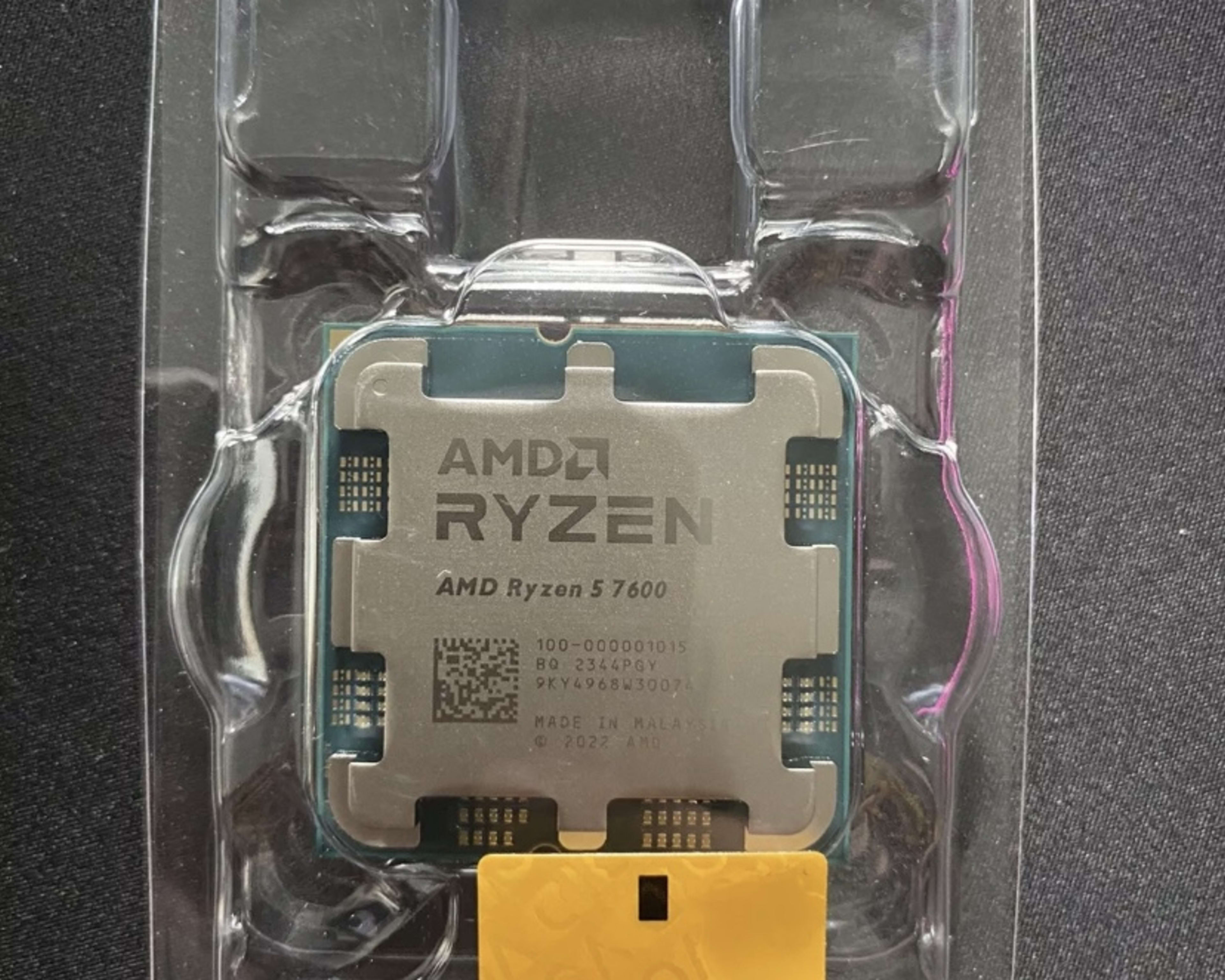 AMD Ryzen 5 7600 Processor (5.1 GHz, 6 Cores, Socket AM5)(NO FAN, NO BOX)