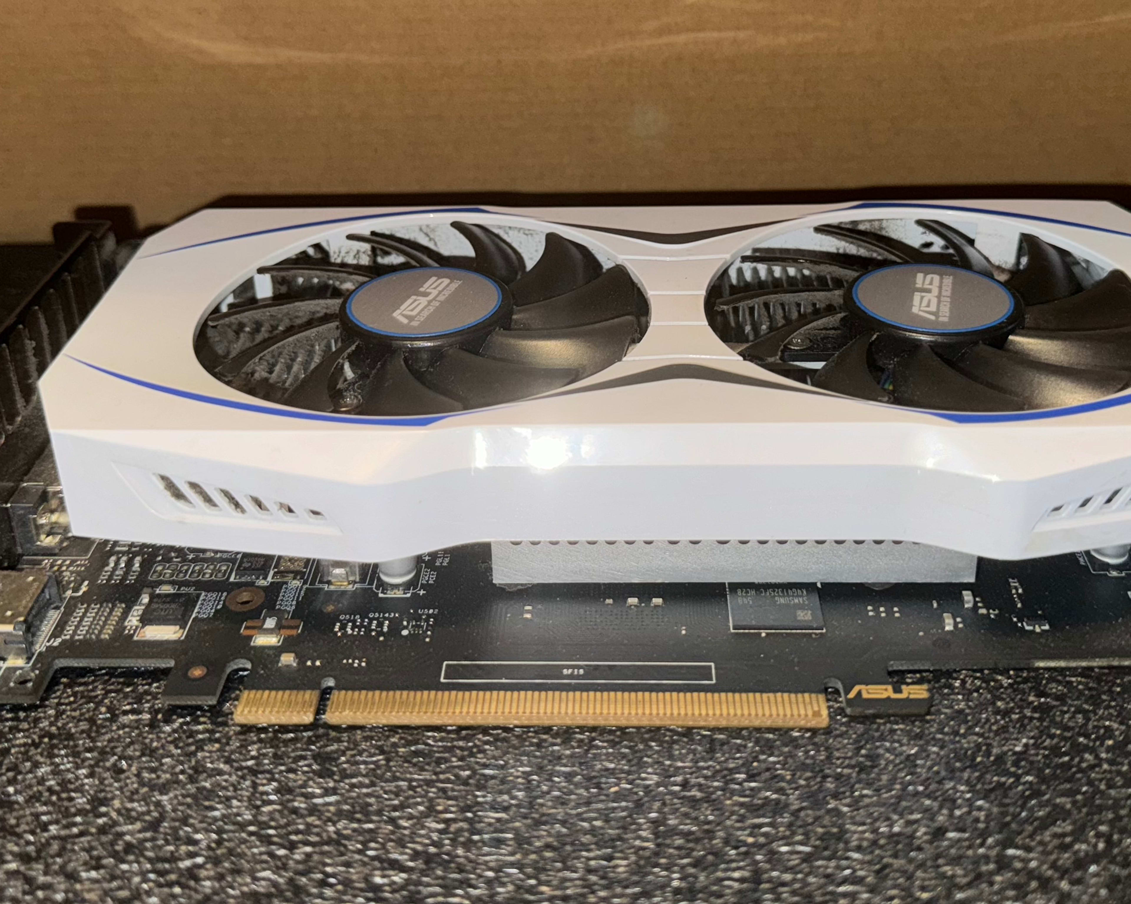 Asus Daul Nvidia GTX 950 limited edition white and blue