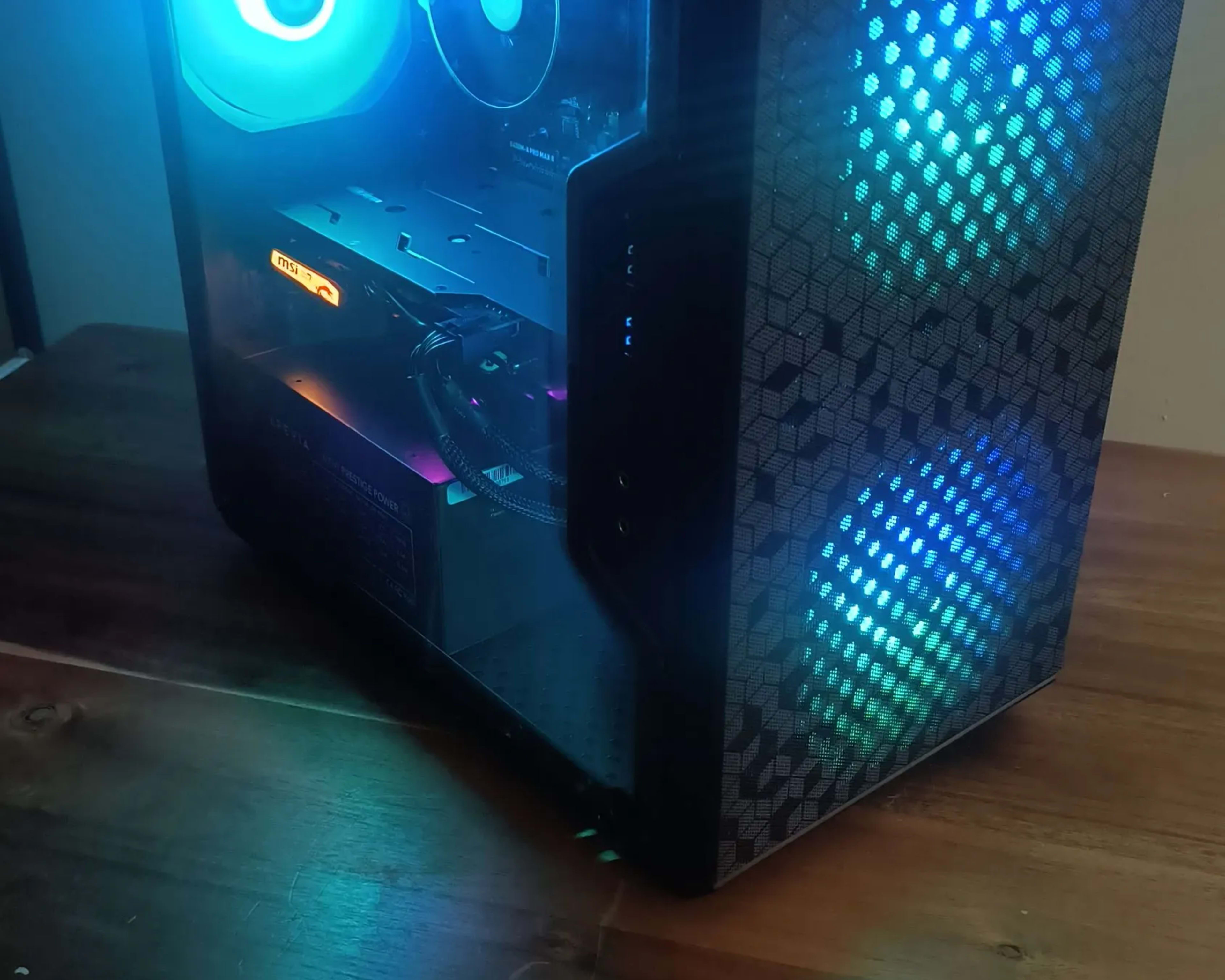 Nvidia GTX 980 Ti / i7-6700K / 16GB DDR4 RAM - Mini Gaming Nvidia GTX 980 Ti / i7-6700K / 16GB DDR4 RAM - Mini Gaming