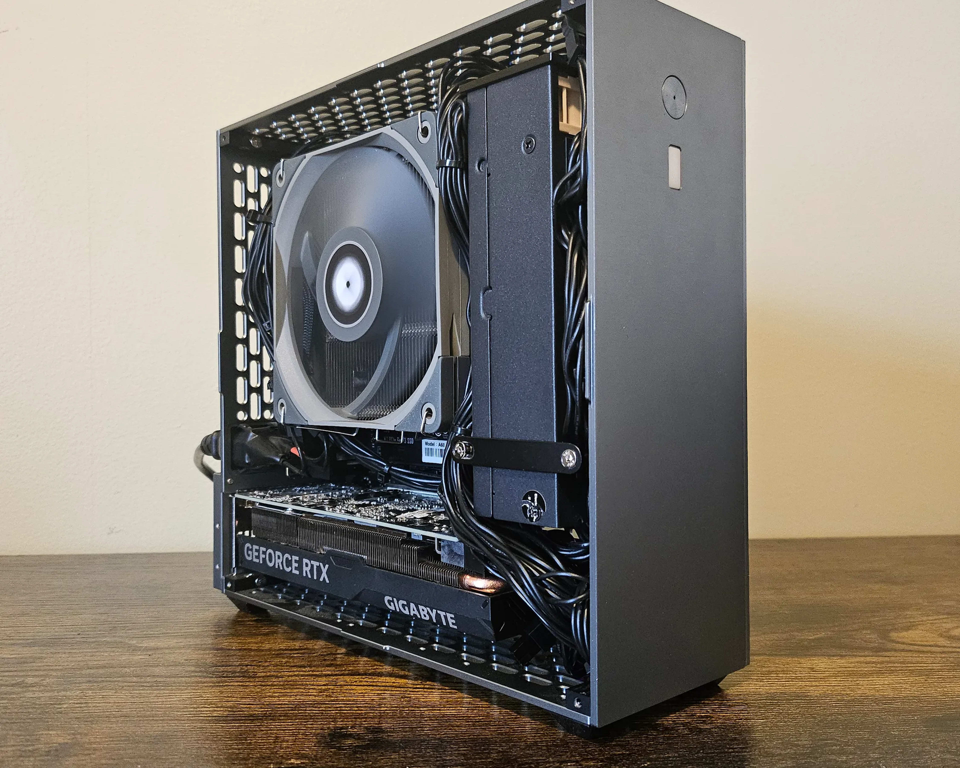 5 Liter 13600kf/RTX 4060 LP SFF Gaming PC