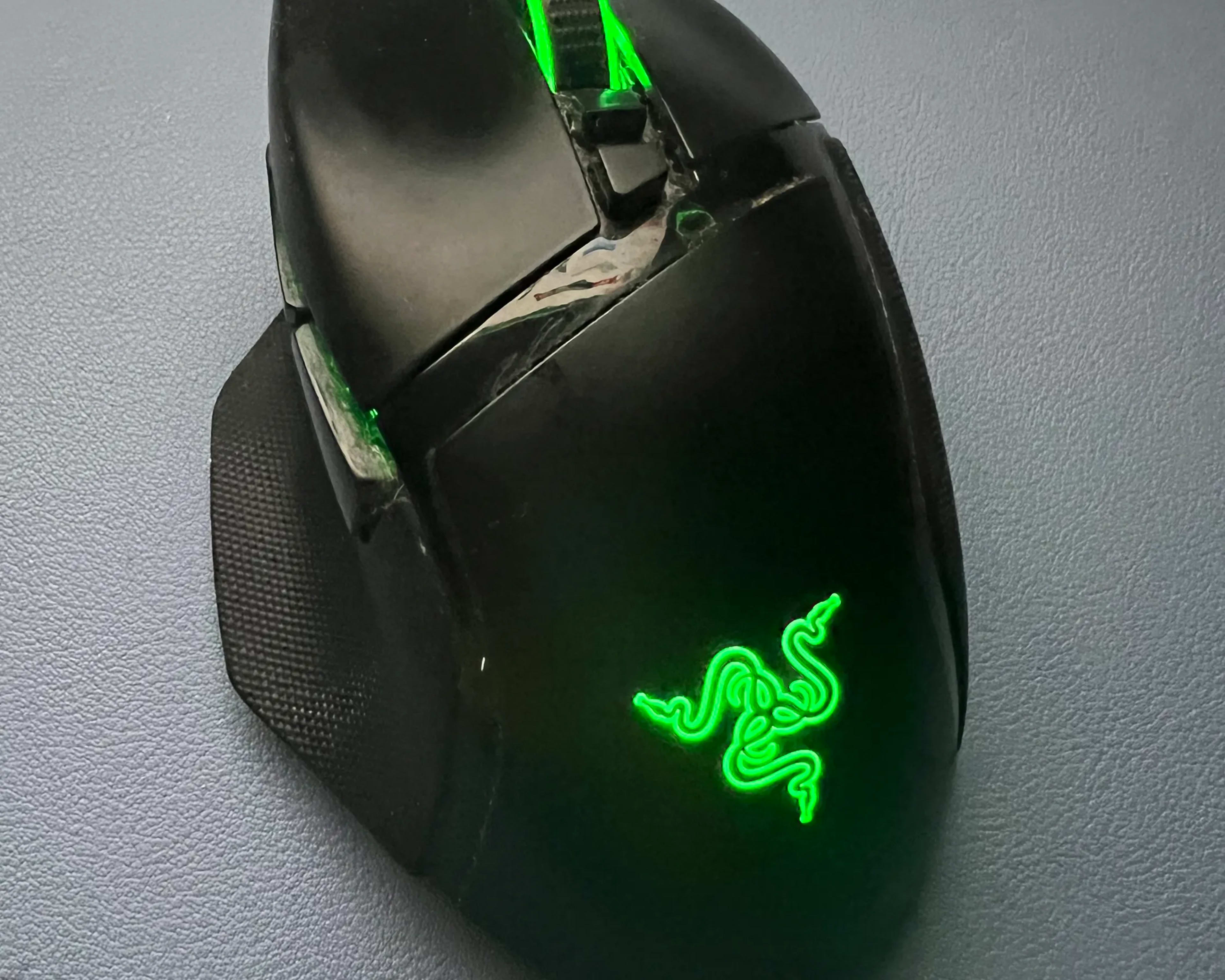 Razer Basilisk Ultimate w/Charging Dock RZ01-03170100 Wireless Gaming Mouse