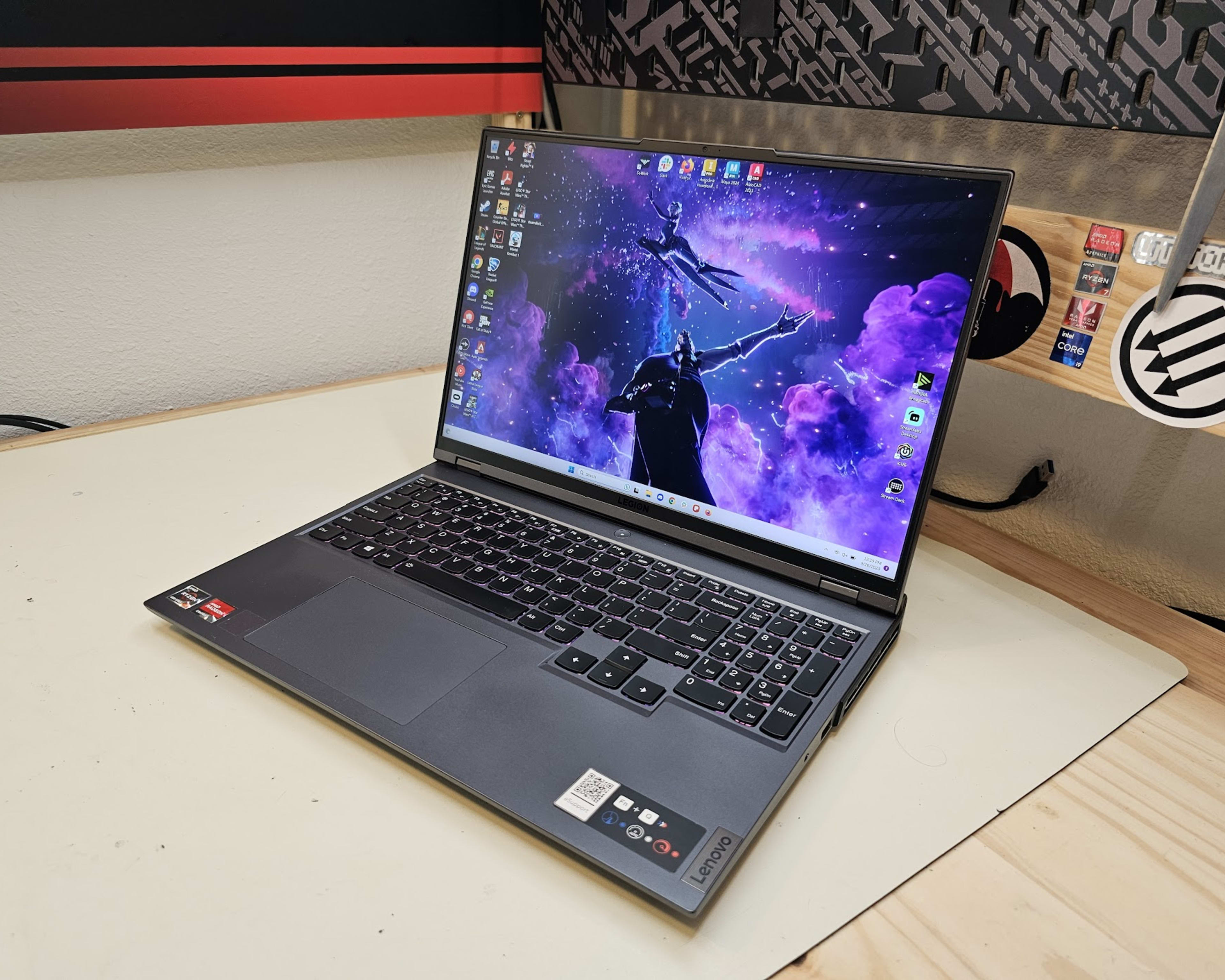 High End Laptop 16" | RTX 3070 | Ryzen 7 5800h 165hz 1440p 16 in IPS 32GB Ram Legion 5i PRO