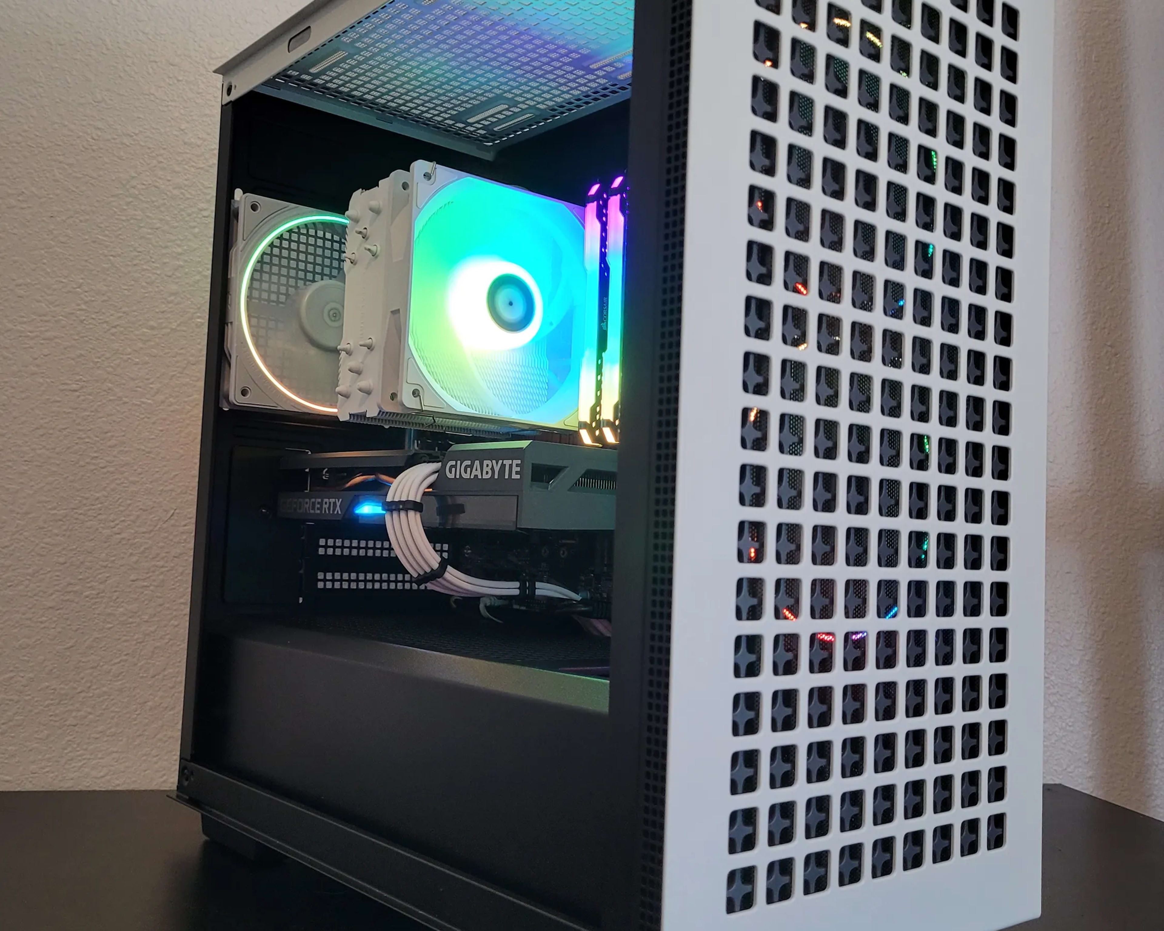 🧊 Icebox 1080p 🧊 // i5 10400f // RTX 3060 12GB // 32GB DDR4 // 1TB NVME + 2TB HDD // Wi-Fi + BT