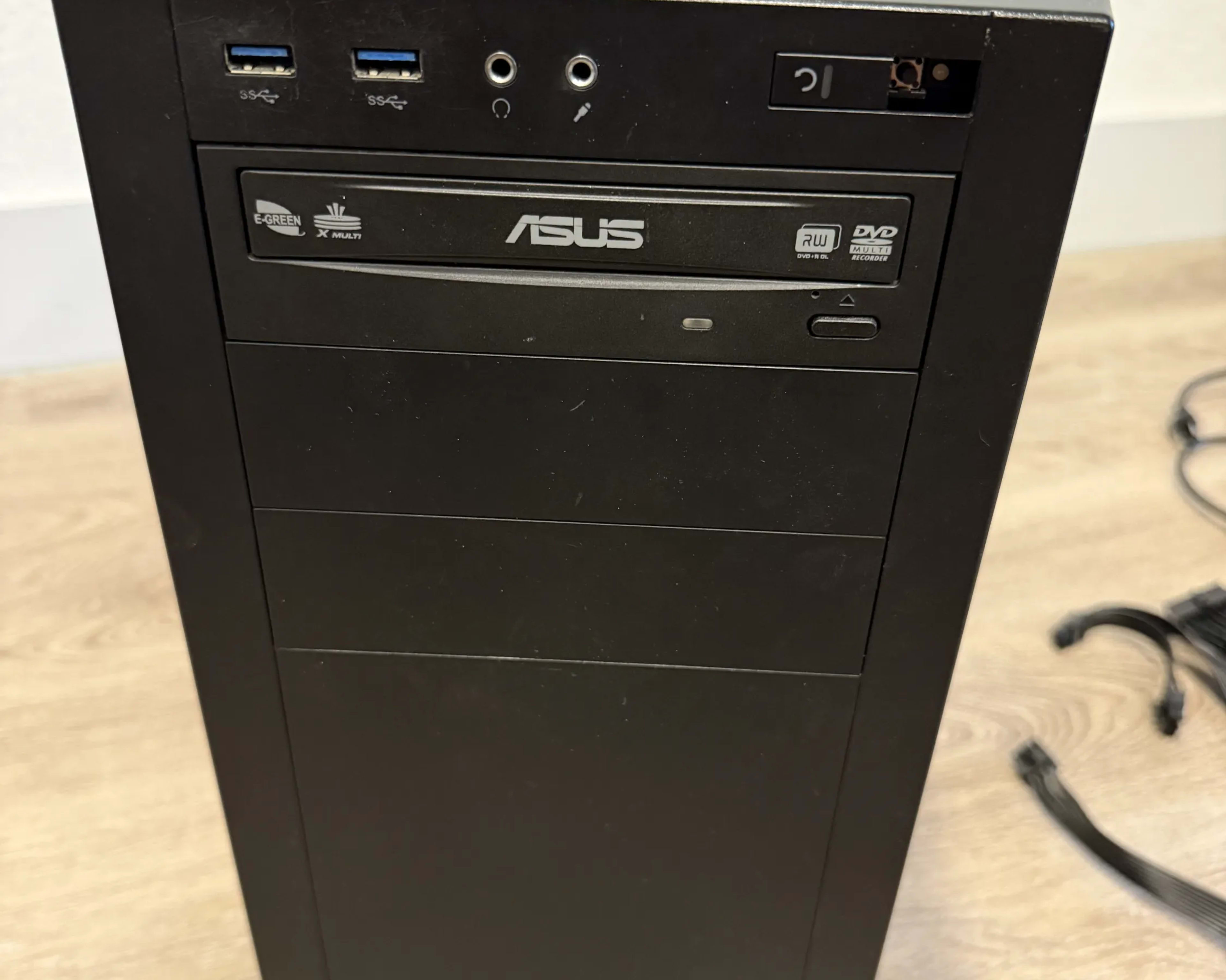 Thermaltake Level 10 GT Snow Edition | Jawa Thermaltake Level 10 GT Snow Edition | Jawa