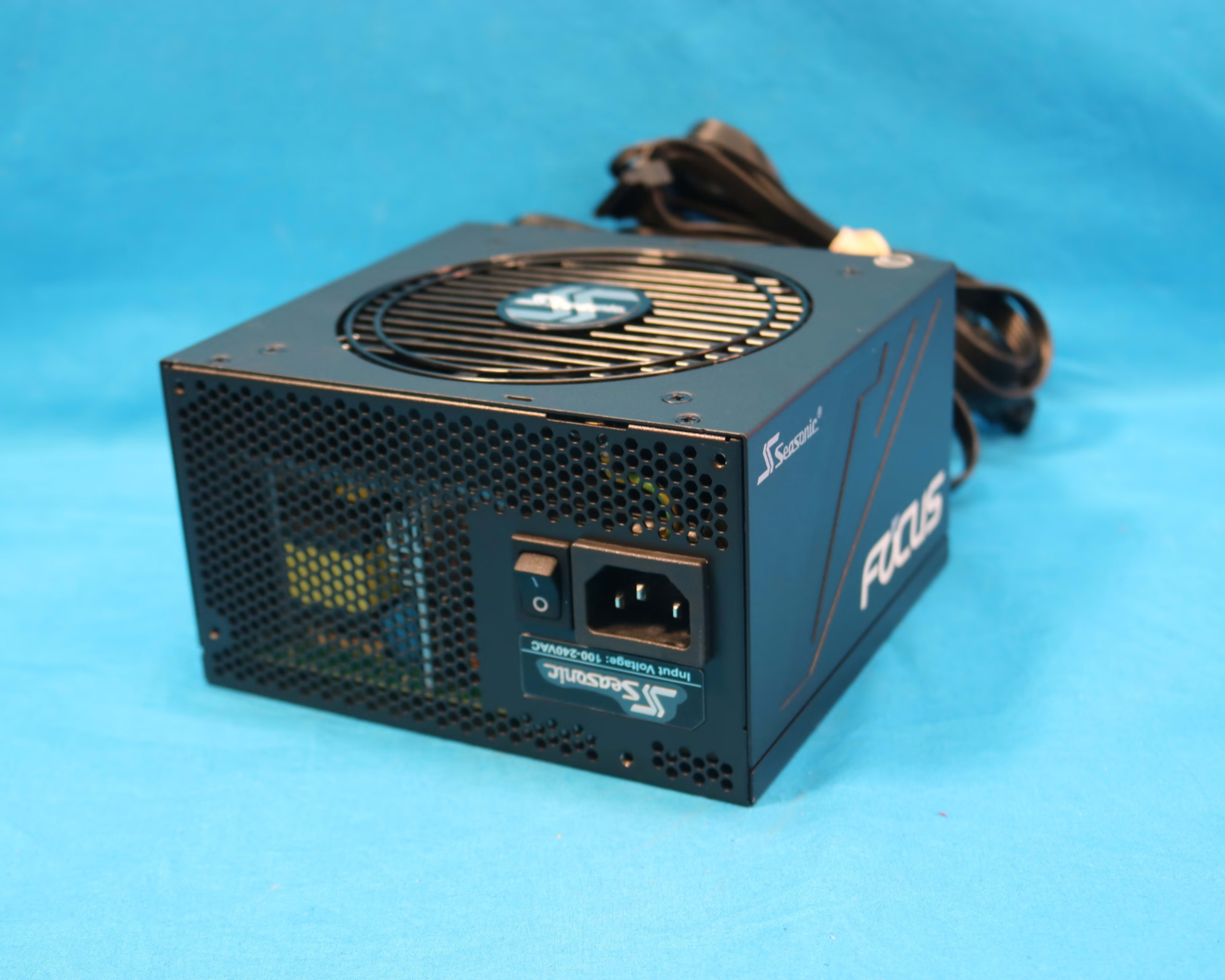 Seasonic FOCUS GM-650 650W 80+ GOLD Semi-Modular ATX Desktop Power Supply SSR-650FM