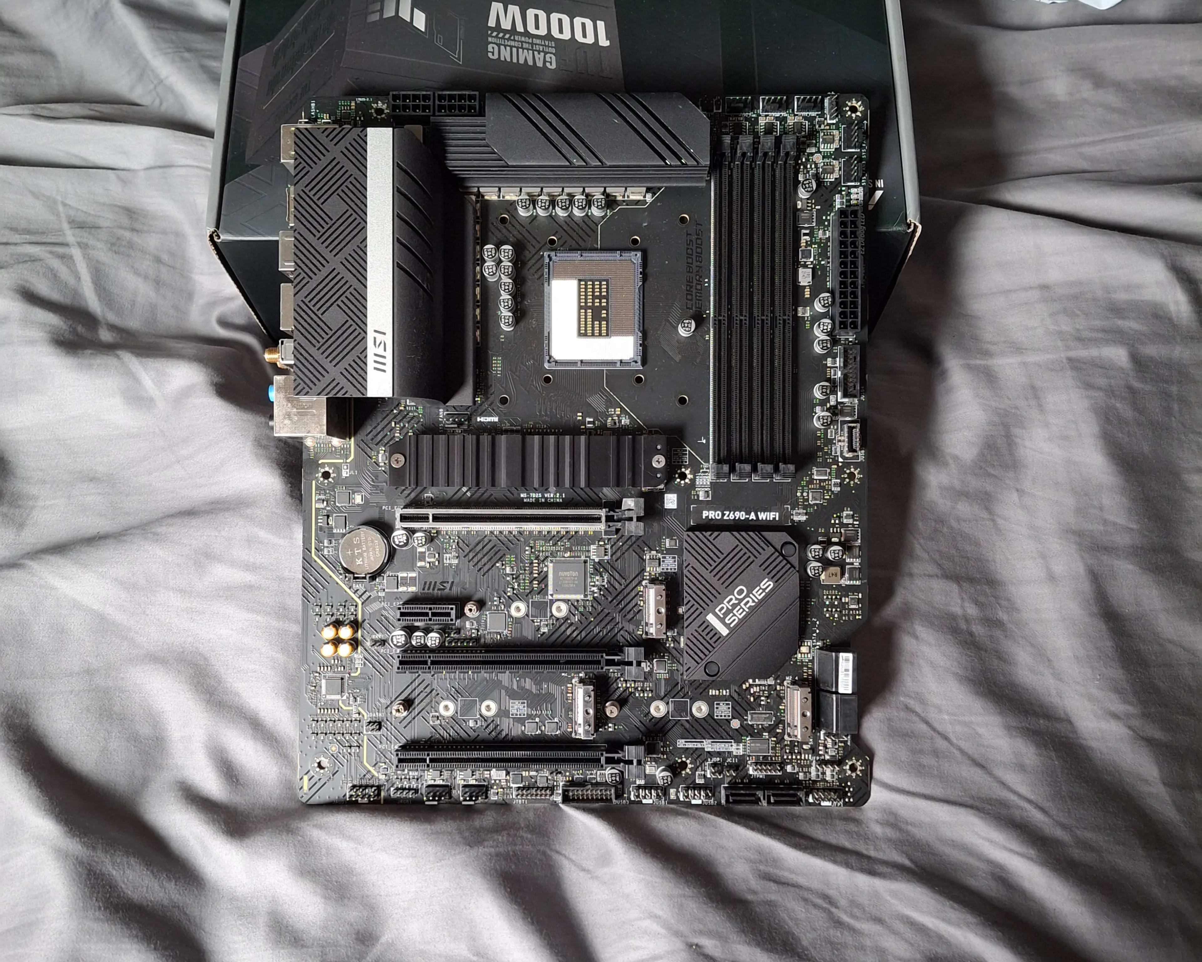 Like New, MSI B550 Tomahawk | Jawa Like New, MSI B550 Tomahawk | Jawa