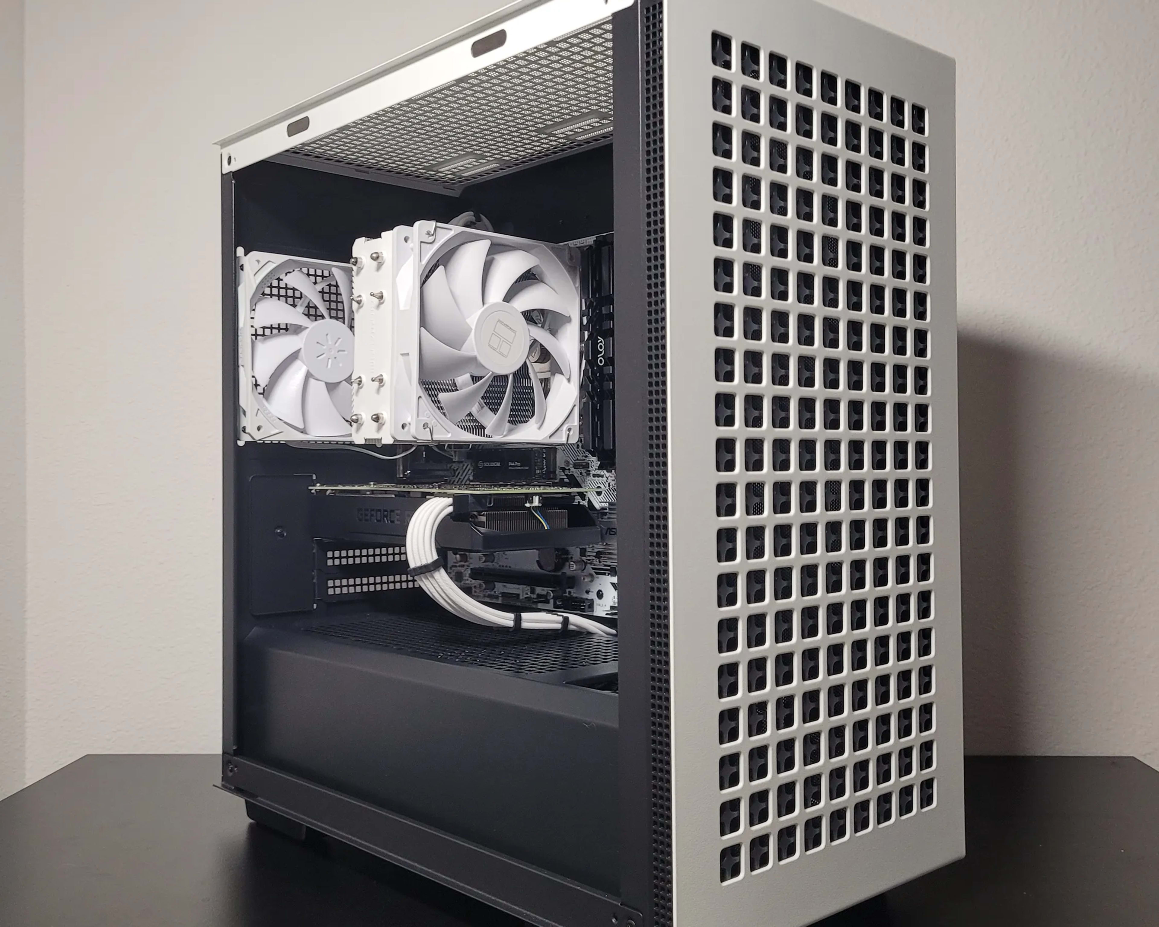 Minimalist Black/White Gaming PC // 2060 Super // Ryzen 5 3600 // 16GB DDR4 // 512GB Gen4 NVME