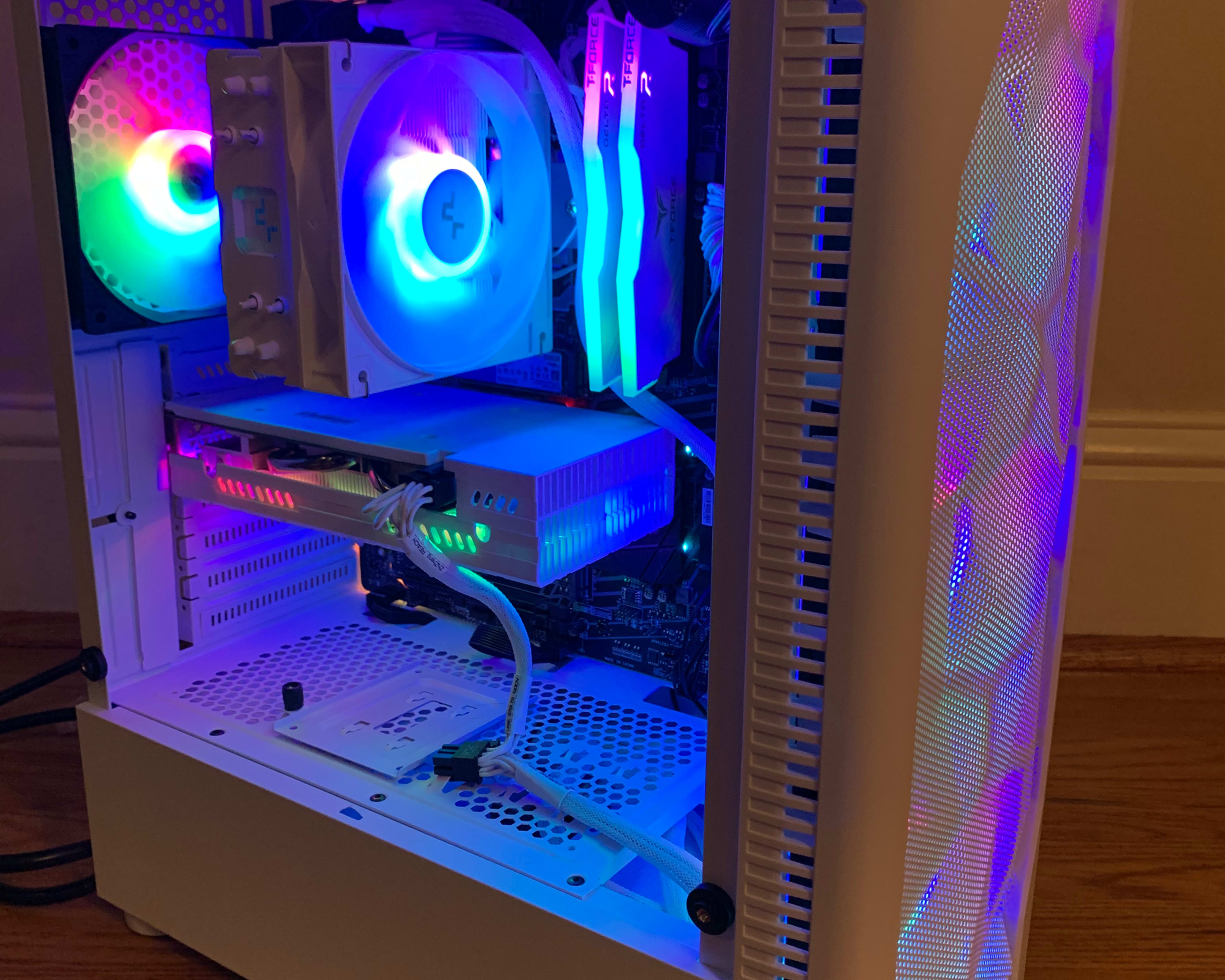 RTX 2060 SUPER 4K VR GAMING/EDITING/STREAMING PC i3-8350K 5Ghz 16GB RAM 500GB SSD WINDOWS WHITE RGB