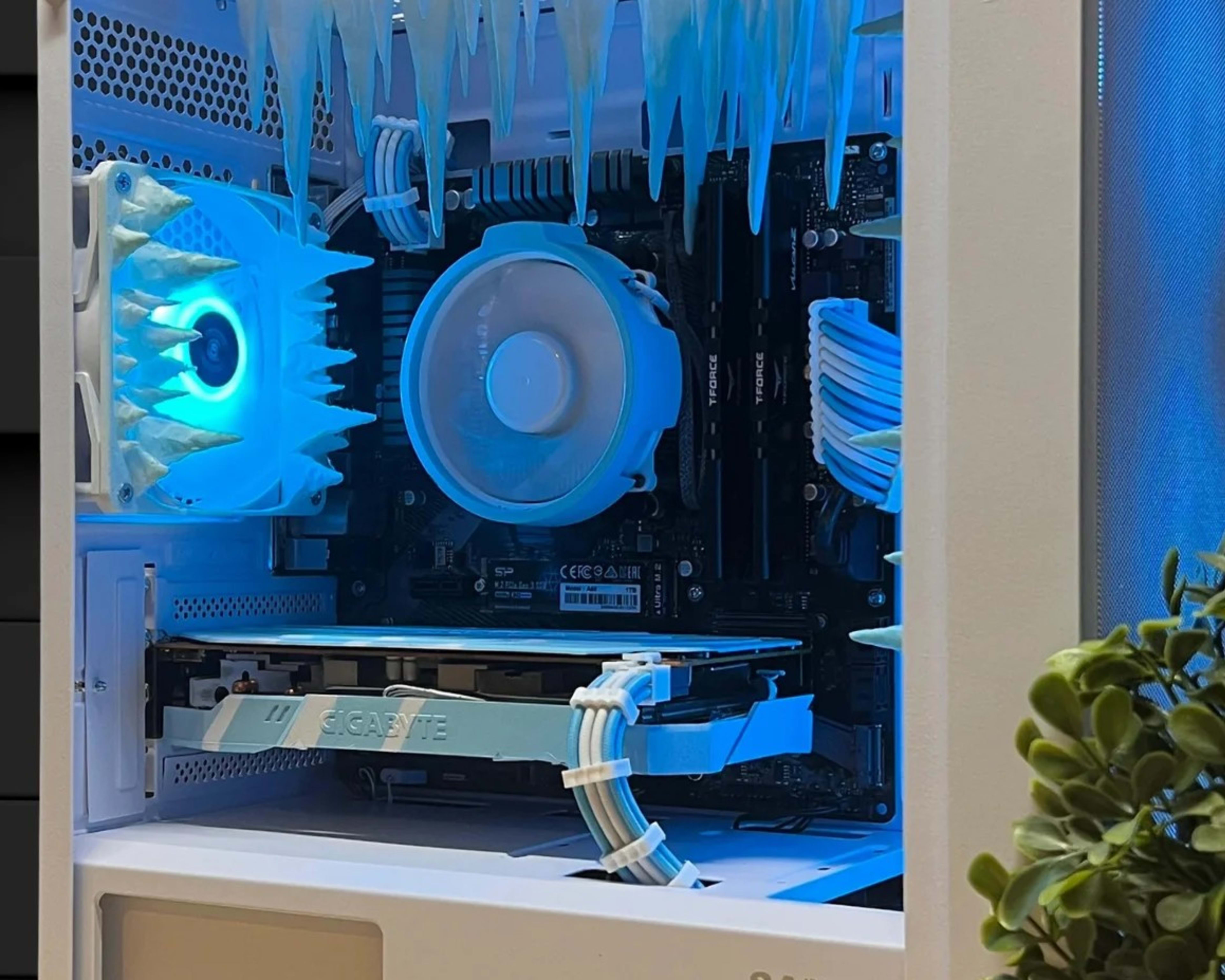 Blue ice 1080p esports (KEEP THE KIDS OUT OF YOU BUSSY THIS SUMMER ) 2400g with a 5500xt 16g of ram