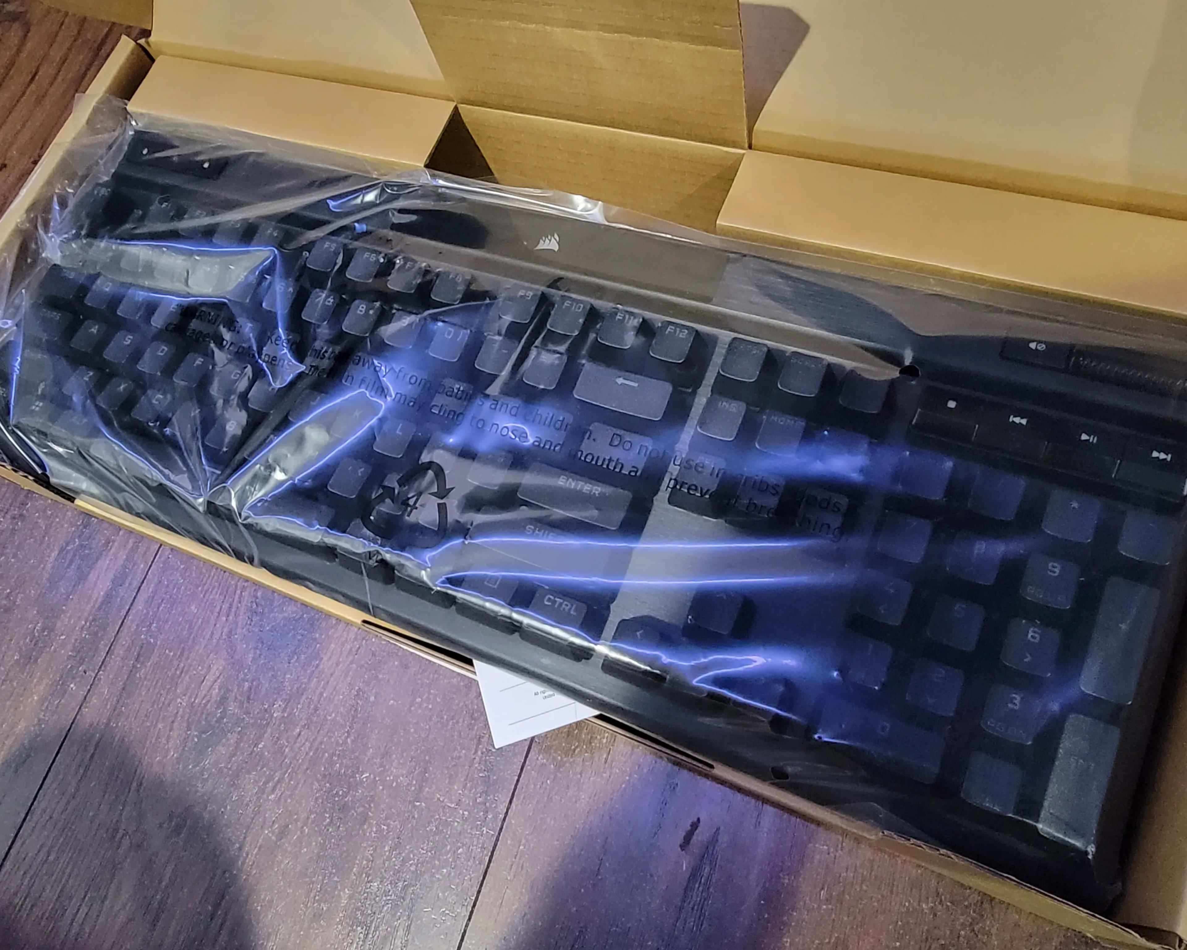 Corsair K70 LUX Black RGB Dual USB Type-A Port Cherry Red MX Corsair K70 LUX Black RGB Dual USB Type-A Port Cherry Red MX