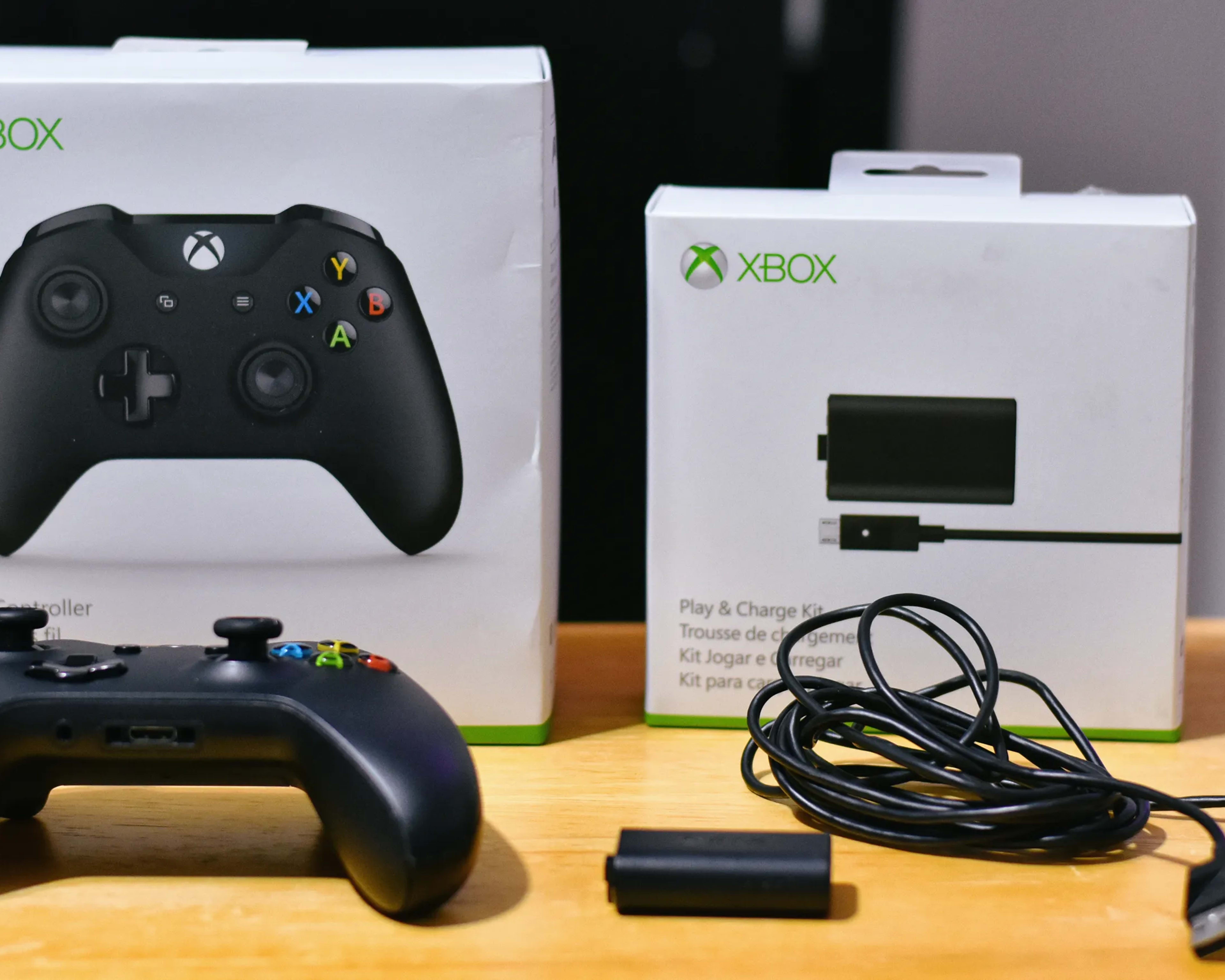 Xbox One Wireless Controller (Model 1708) Comes with Play and Charge Kit (previous model) - Black