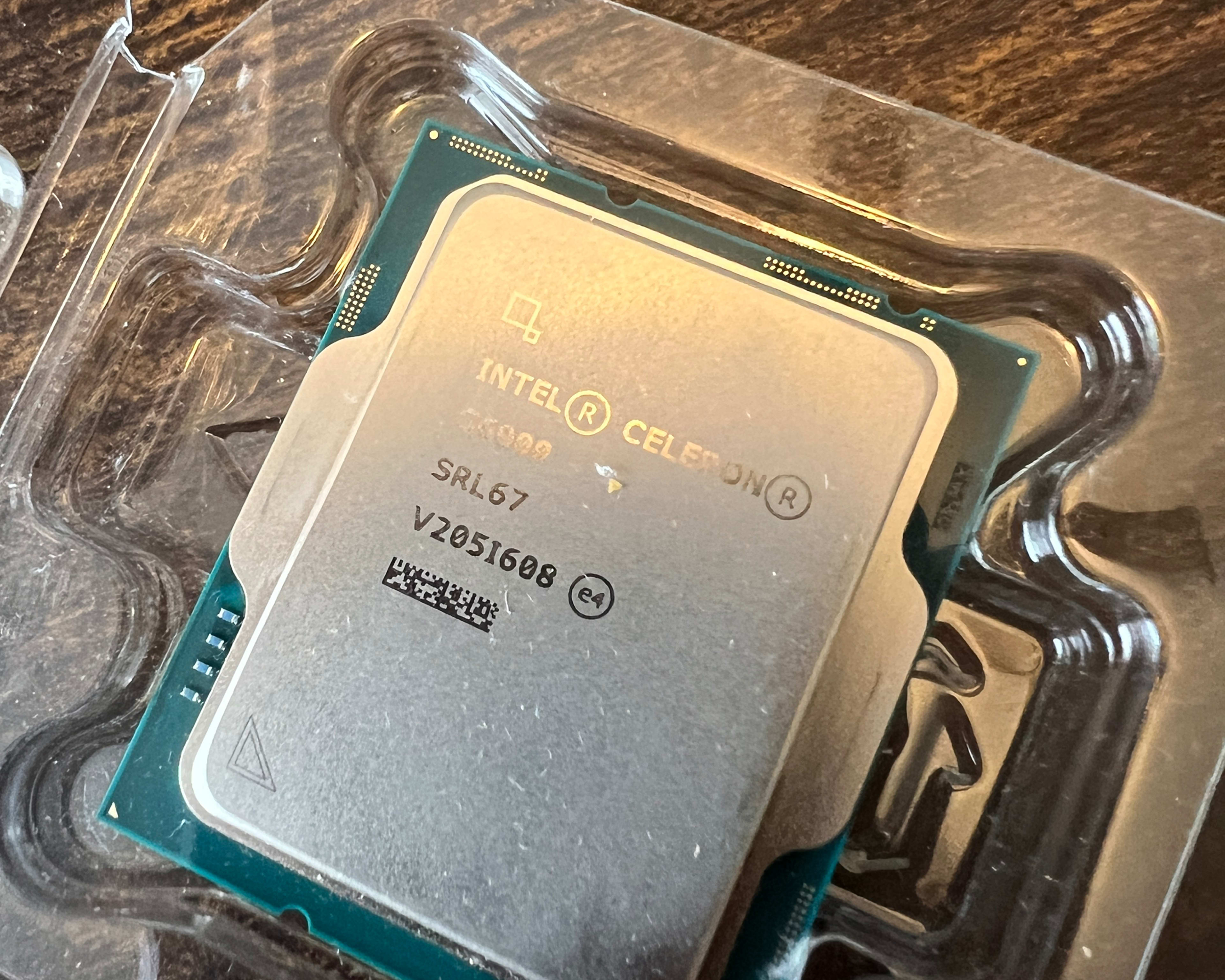 Intel Celeron G6900