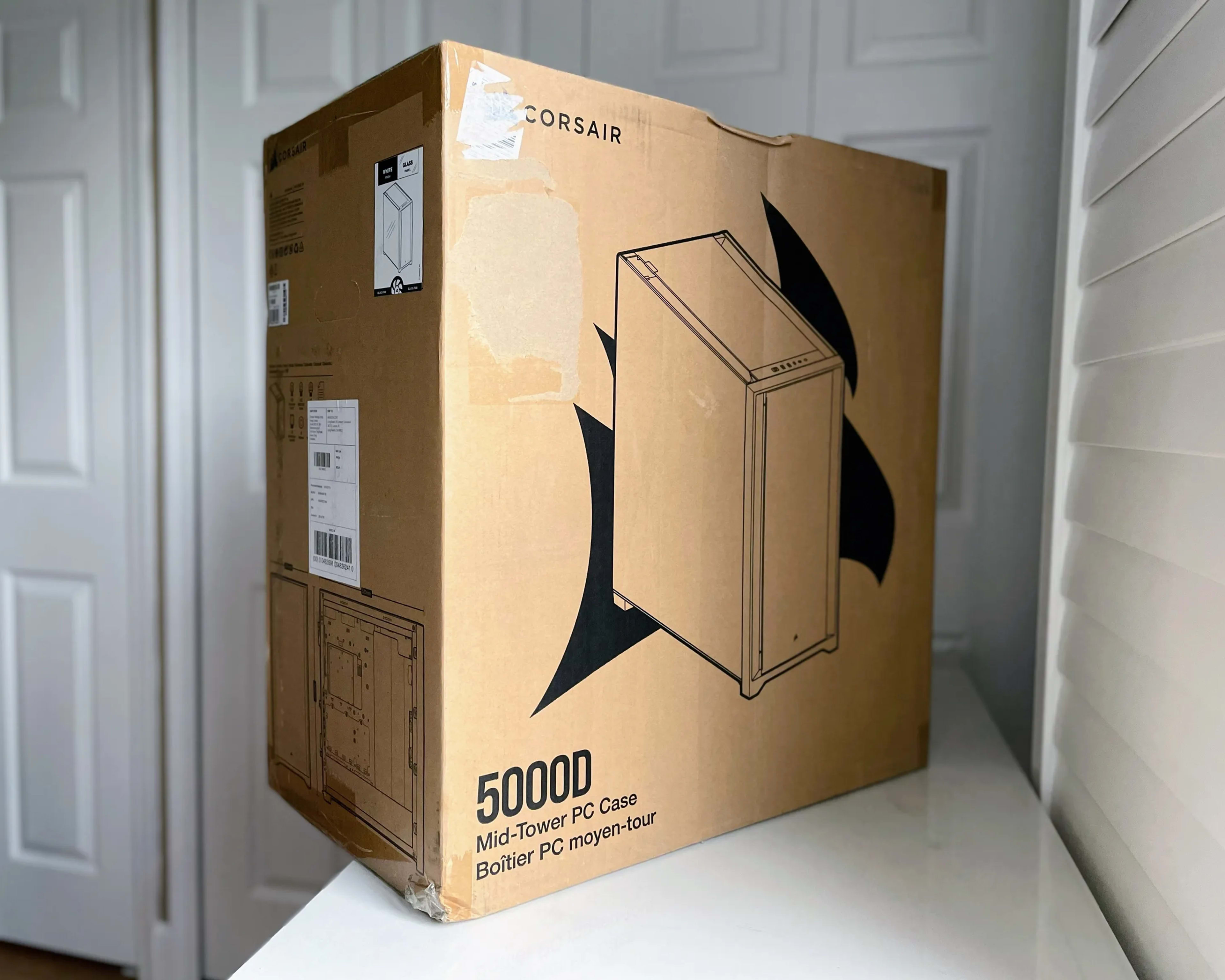 BNIB Corsair 5000D Tempered Glass Mid-Tower ATX PC Case - White