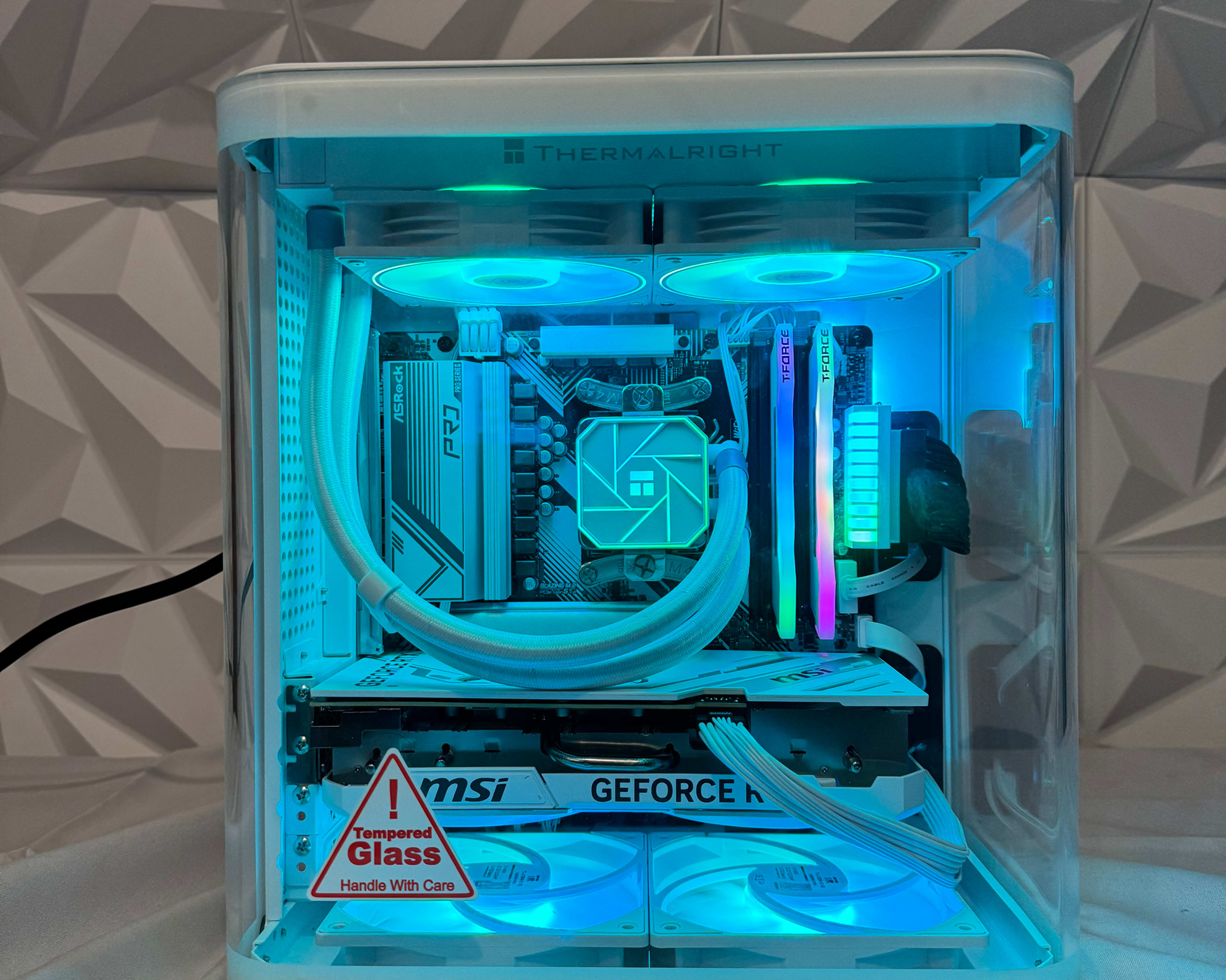 "Ice Cube" RYZEN 7 7700x, 4070 ti super, 32gb ram, WI-FI, 1TB nvme, gaming pc