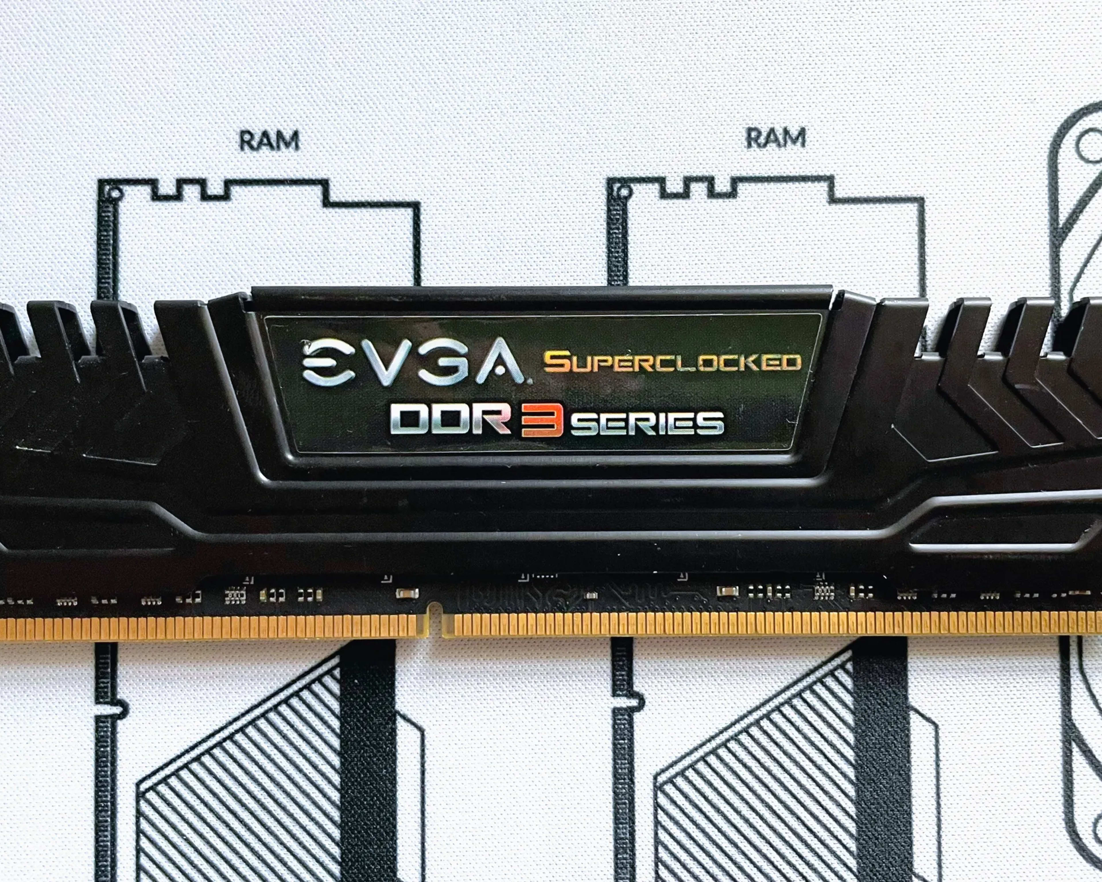 EVGA Superclocked DDR3 Series 8GB Kit (1x8GB) 1600 MHz DDR3 CL 9-9-9-24 (16G-D3-1600-MR) RAM MEMORY