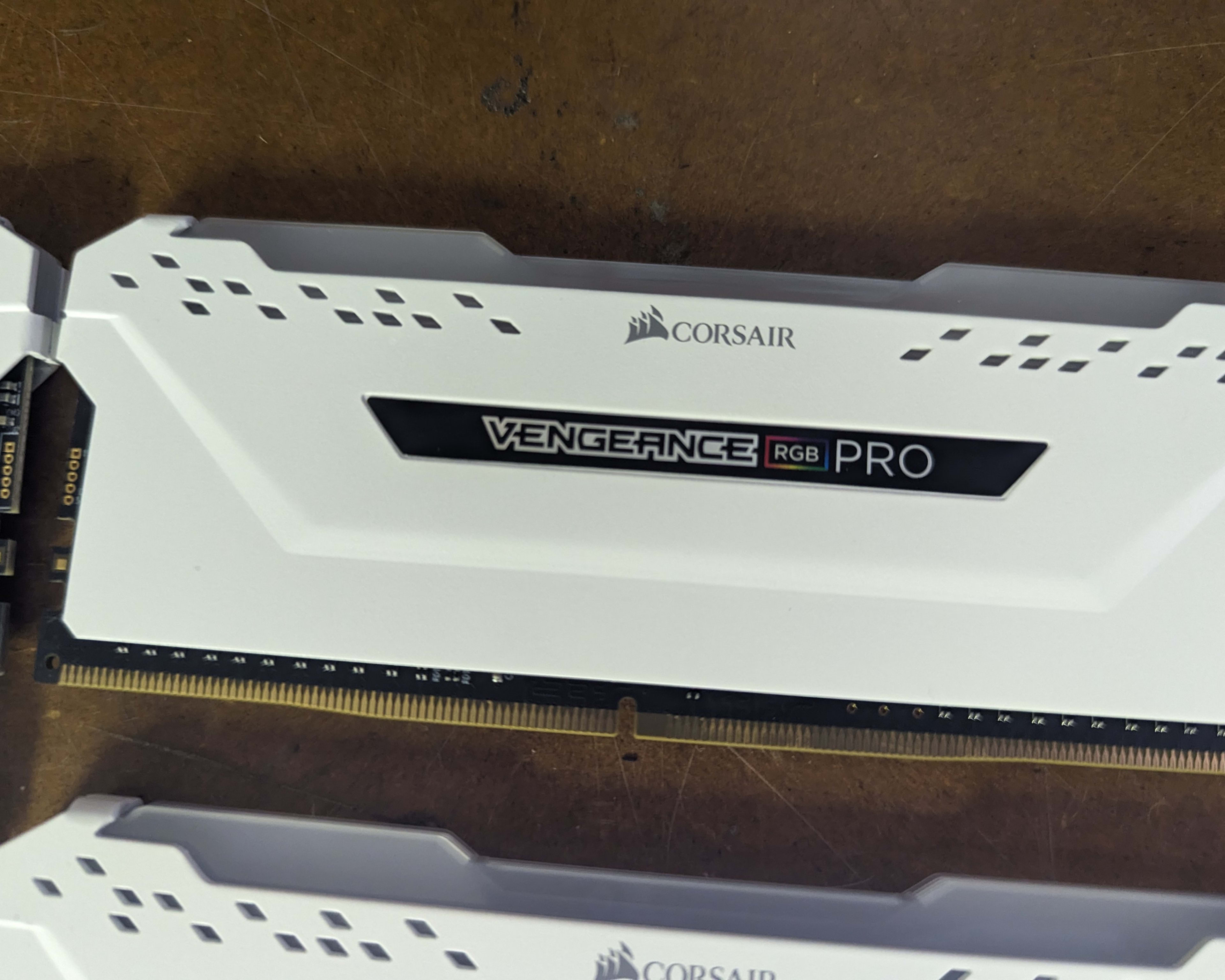 Vengeance Pro White 32gig @3600mhz