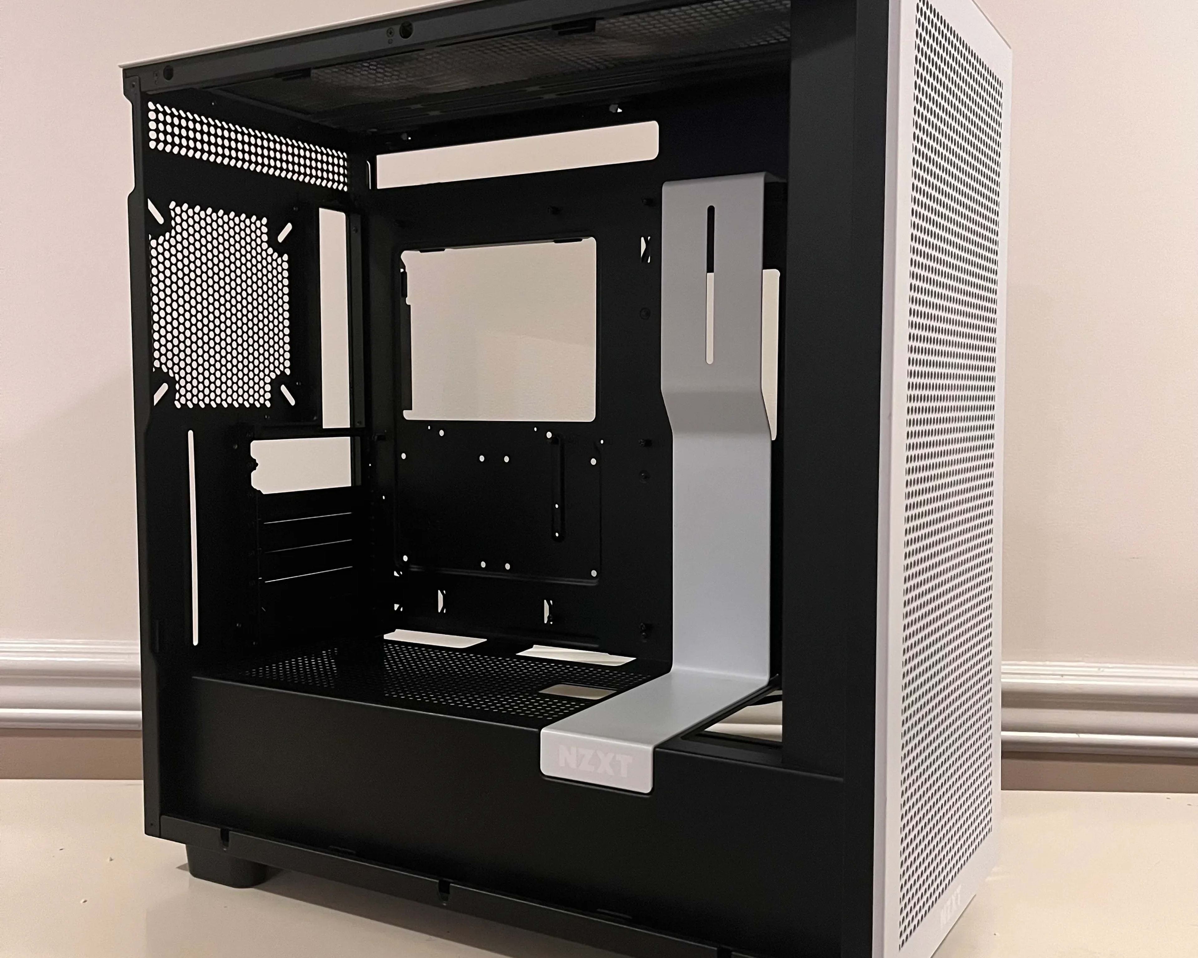 Like New H7 White/Black NZXT Case