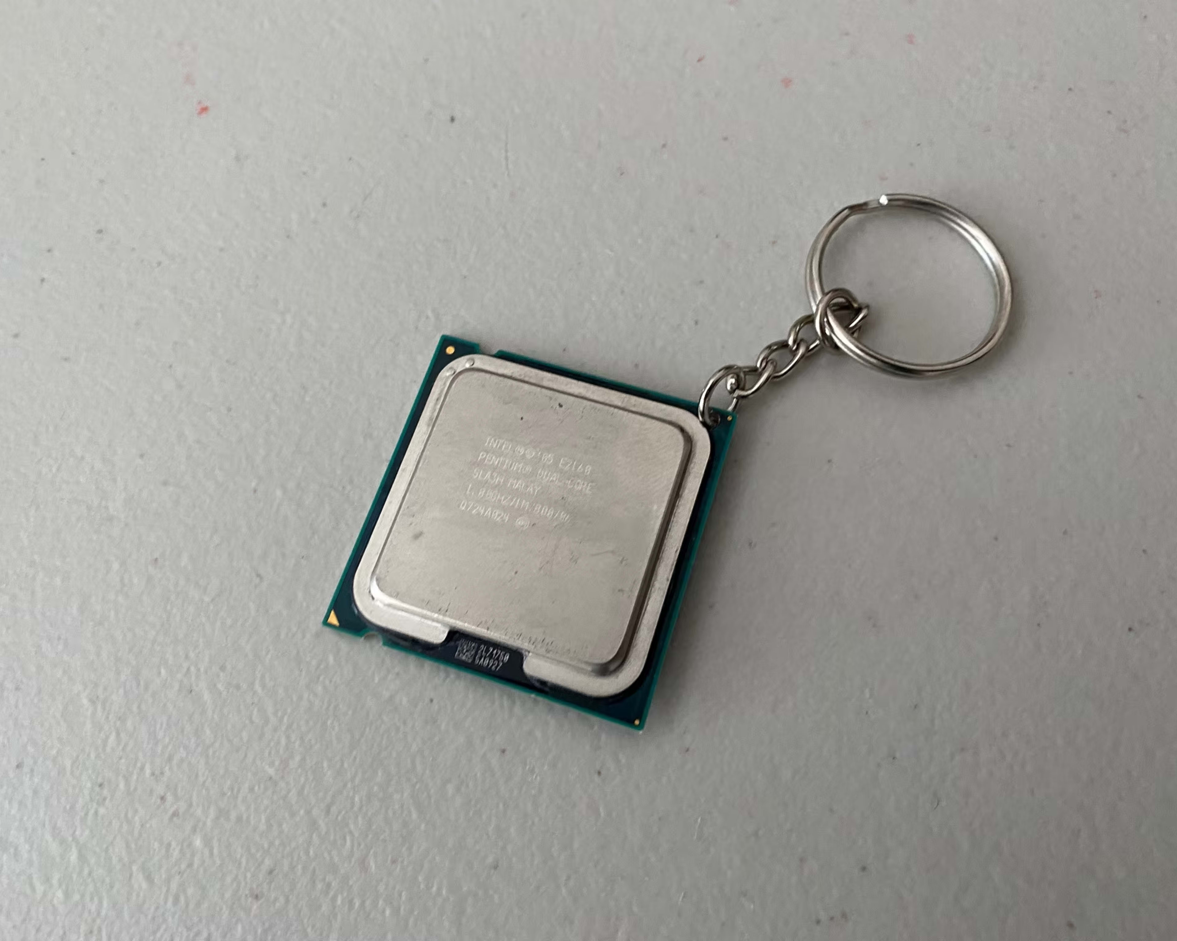 Intel Pentium E2160 CPU KEYCHAIN