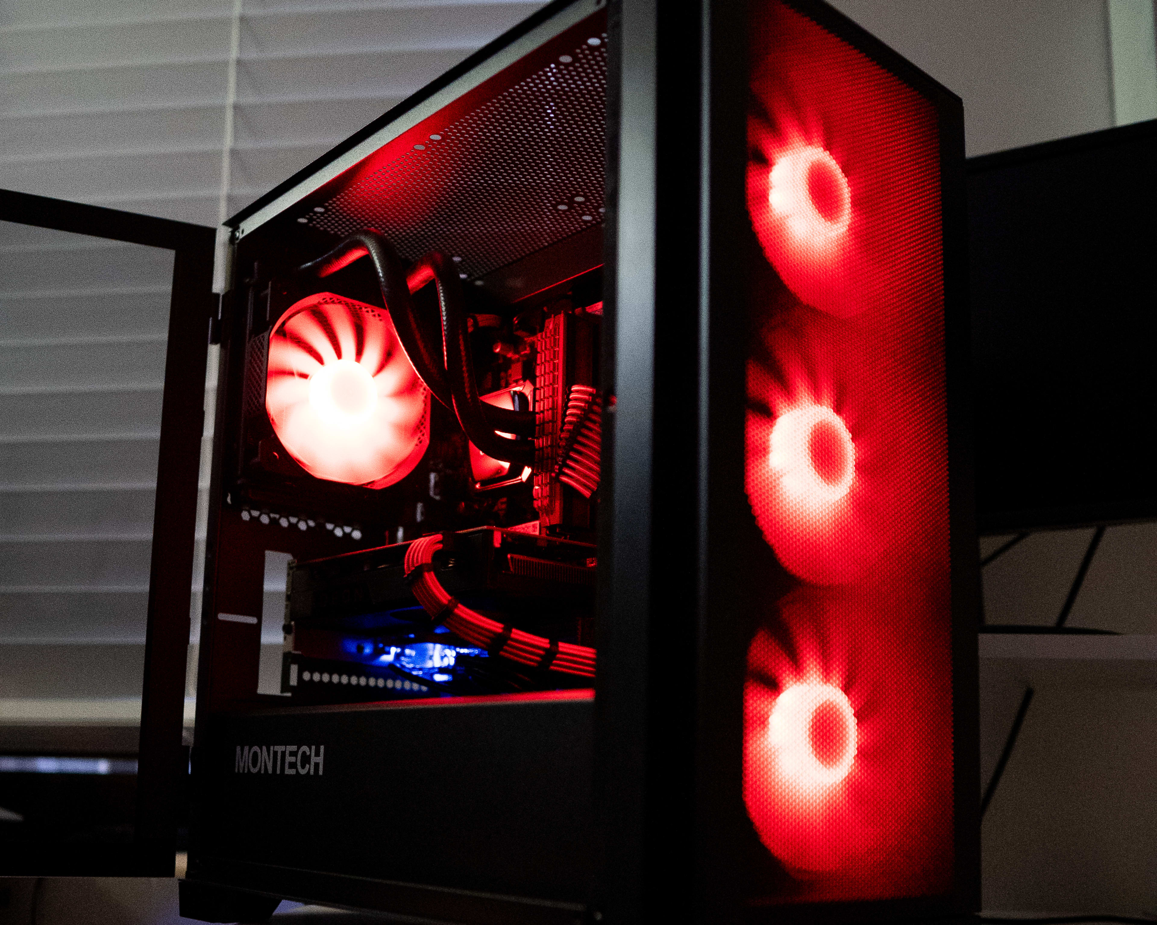 ⚫🔴 | RX 580 | INTEL i5 6600K | 16GB DDR4 RAM | 256GB NVME SSD + 500GB HDD | Scarlet Dagger |