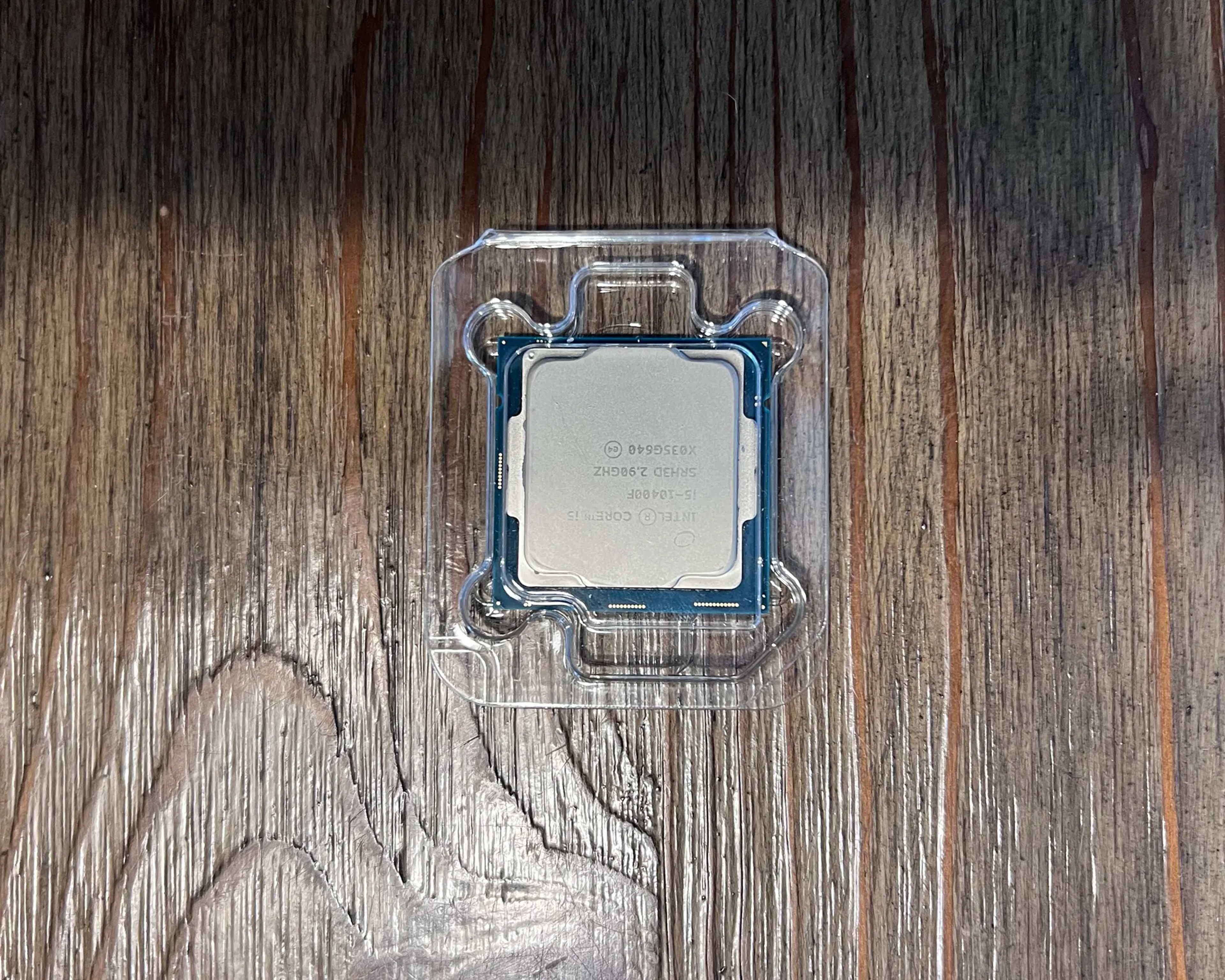 Intel i5 10400F with fan