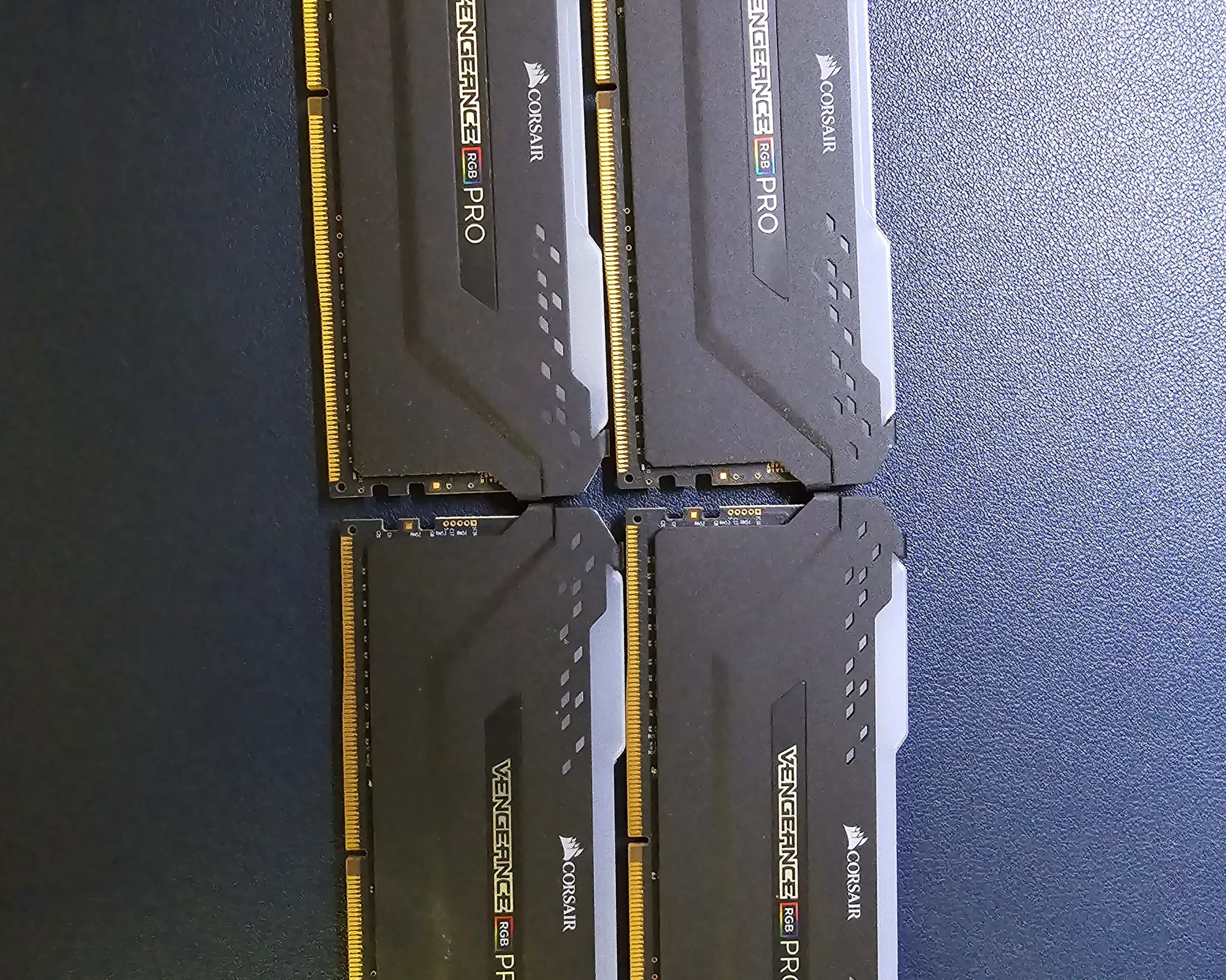 Corsair Vengeance RGB Pro DDR4 RAM 3200K - 4 x 8GB sticks