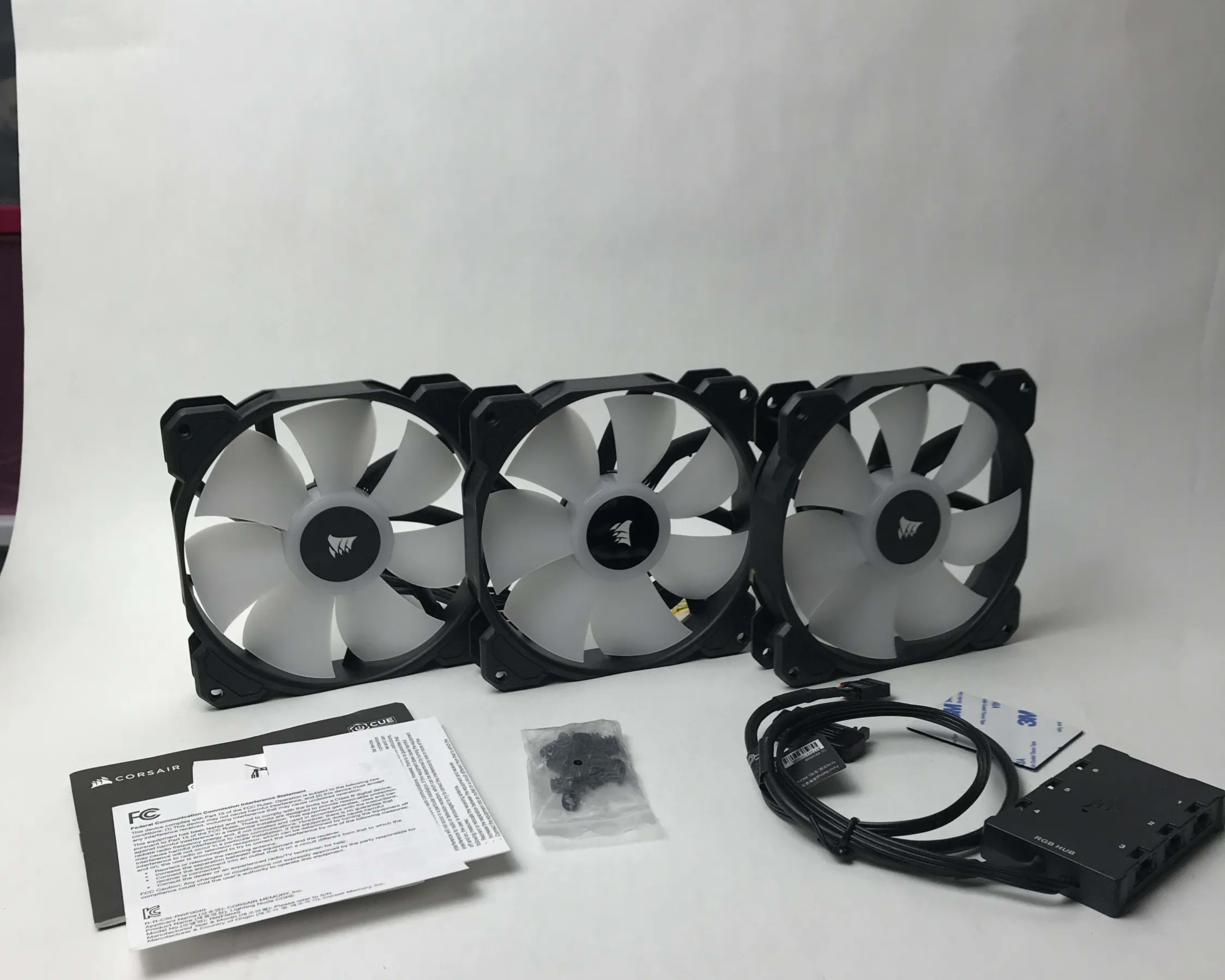 3 pack CORSAIR - iCUE SP120 RGB ELITE 120mm PWM Computer Case Fan with controller
