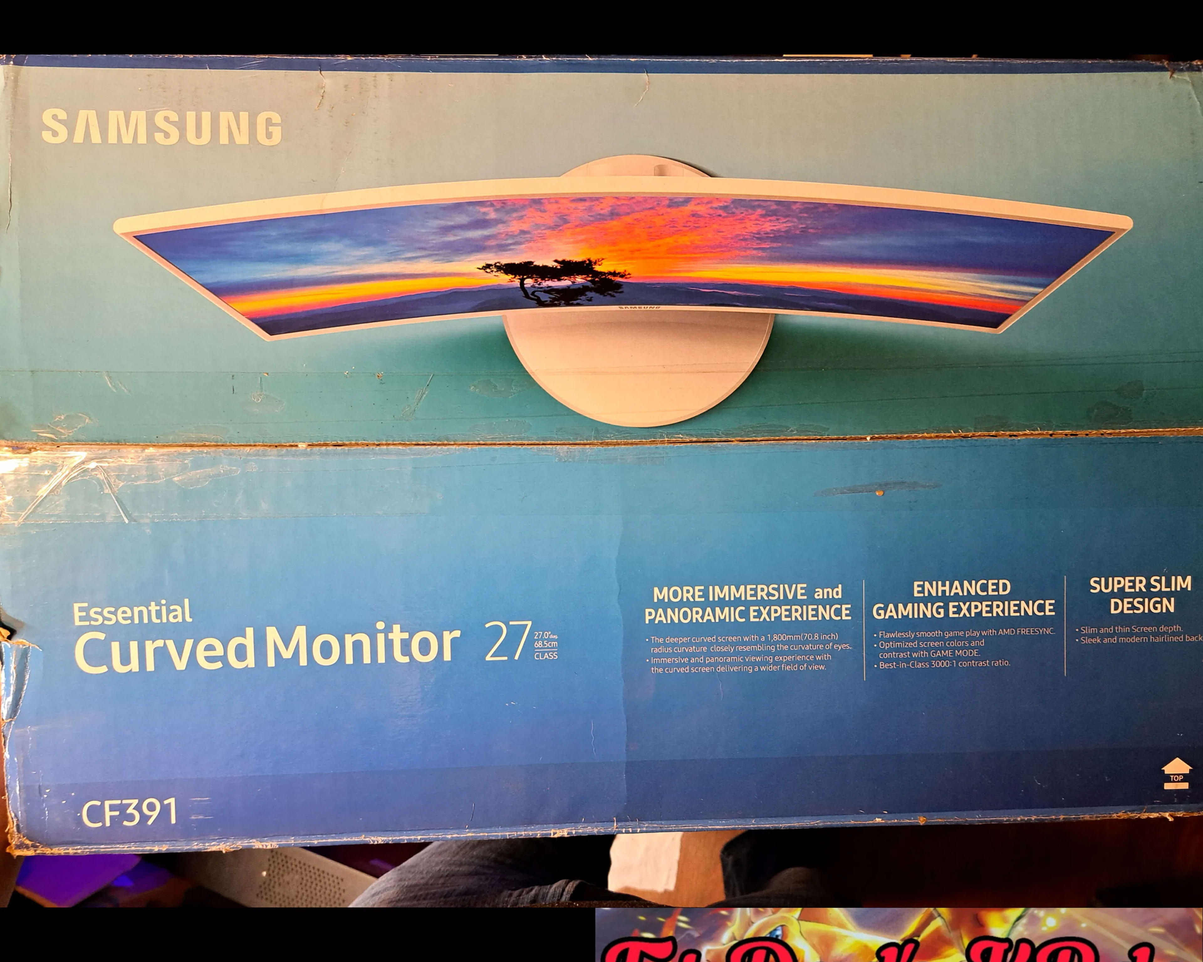 Samsung 27" Essential Curved Gaming Monitor - White