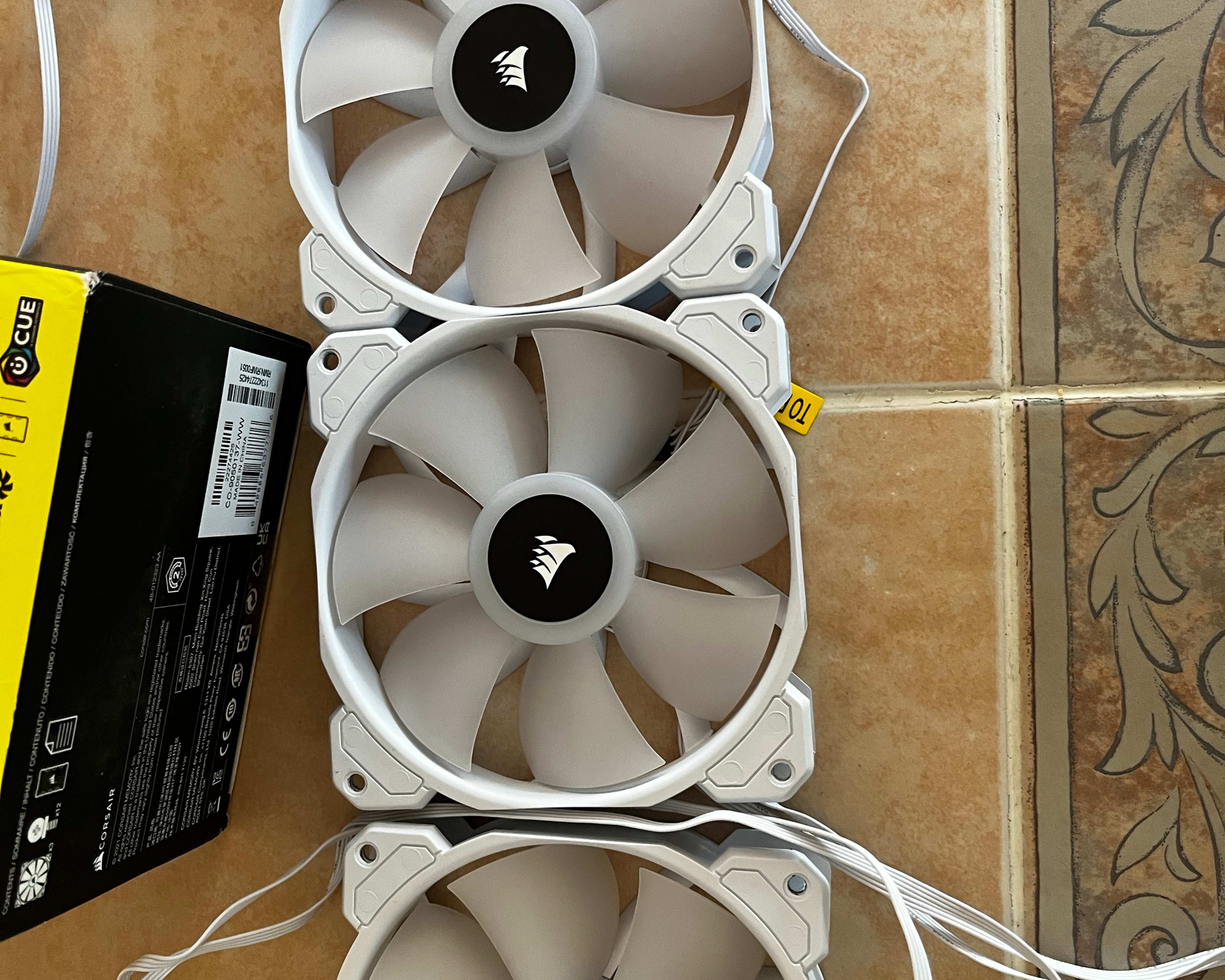 4 Corsair 120 mm fans white